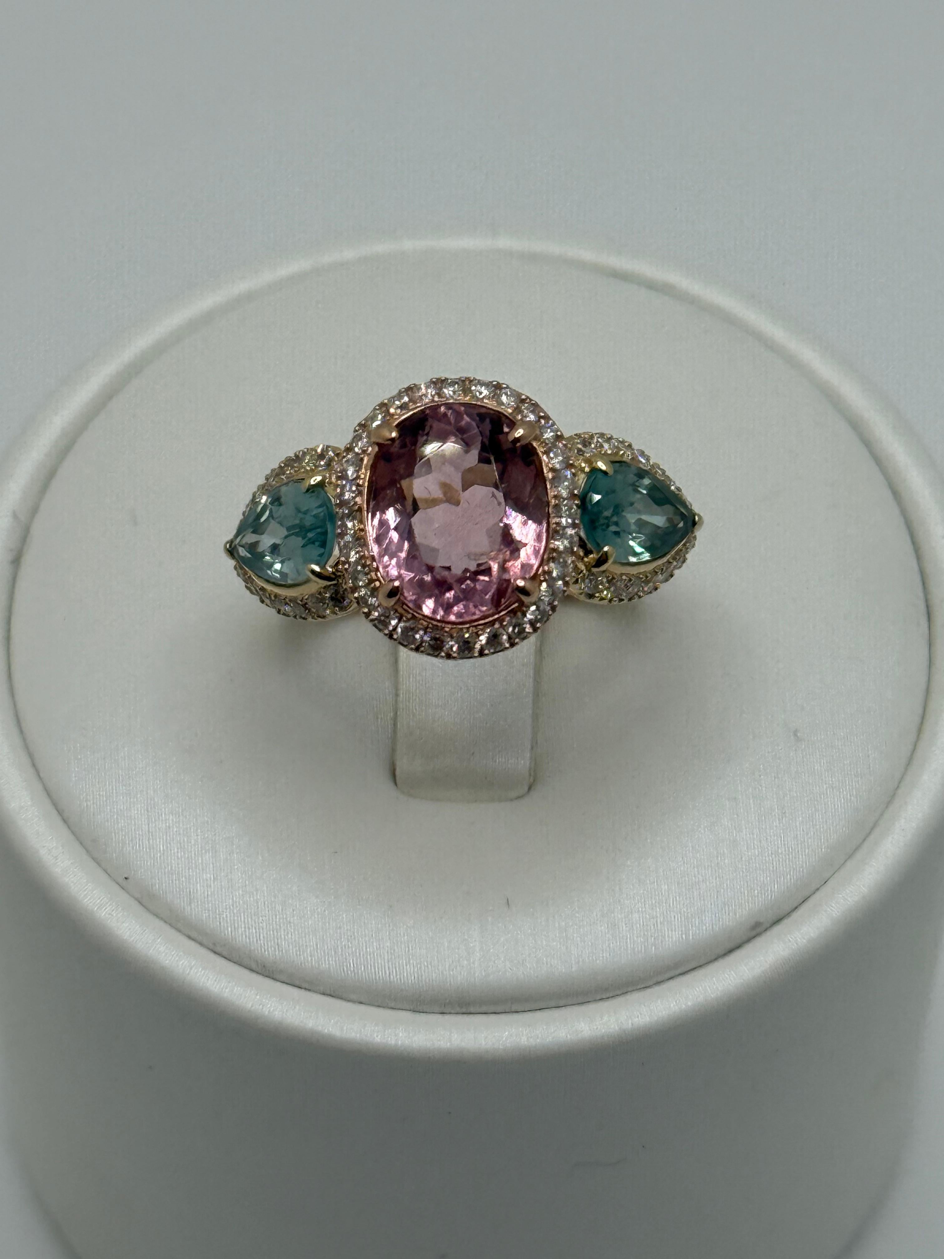En venta: Anillo de Turmalina Rosa de 2,6 ct y Aguamarina de 2,18 ct con Diamantes en Oro de 18K  7