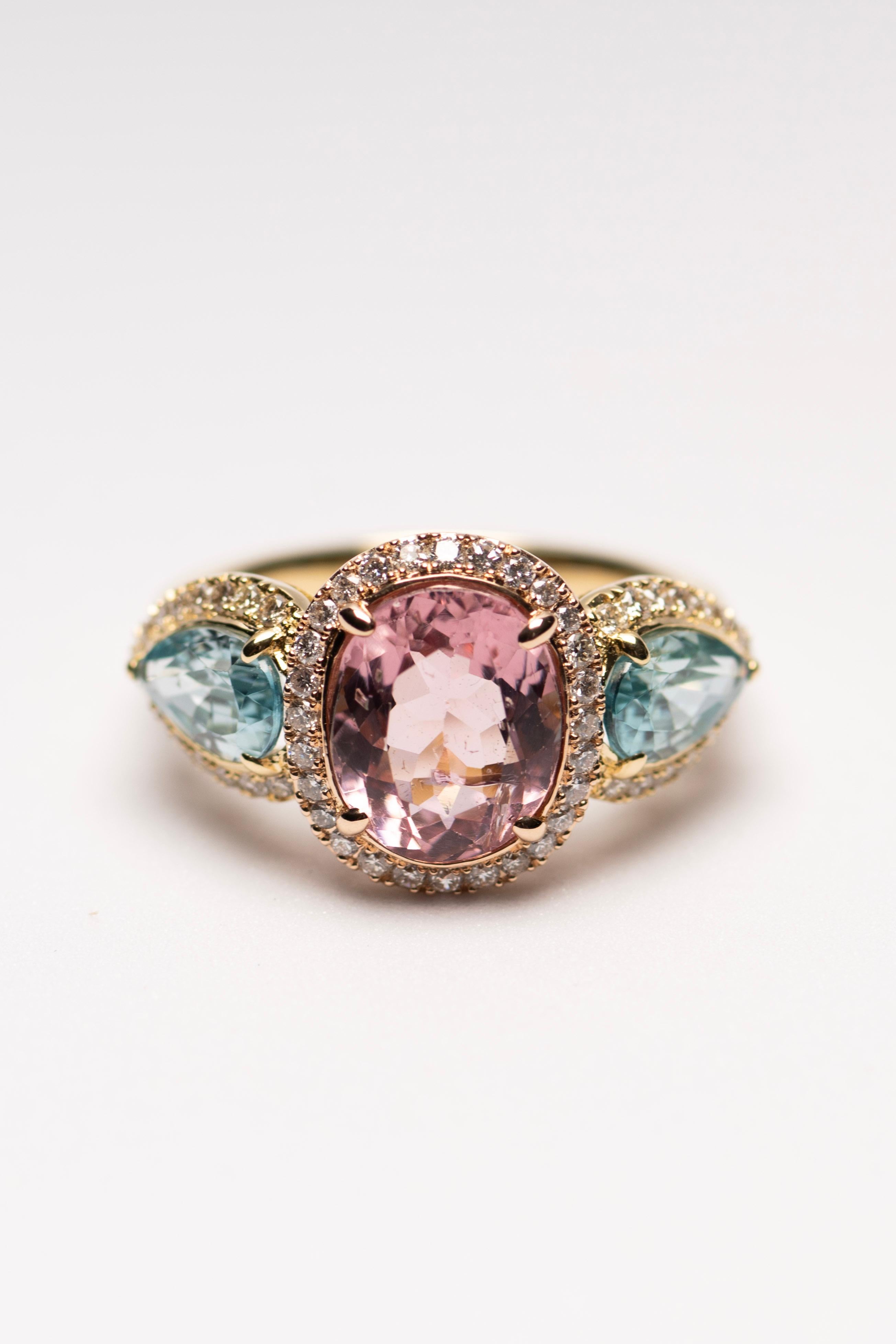 En venta: Anillo de Turmalina Rosa de 2,6 ct y Aguamarina de 2,18 ct con Diamantes en Oro de 18K  8