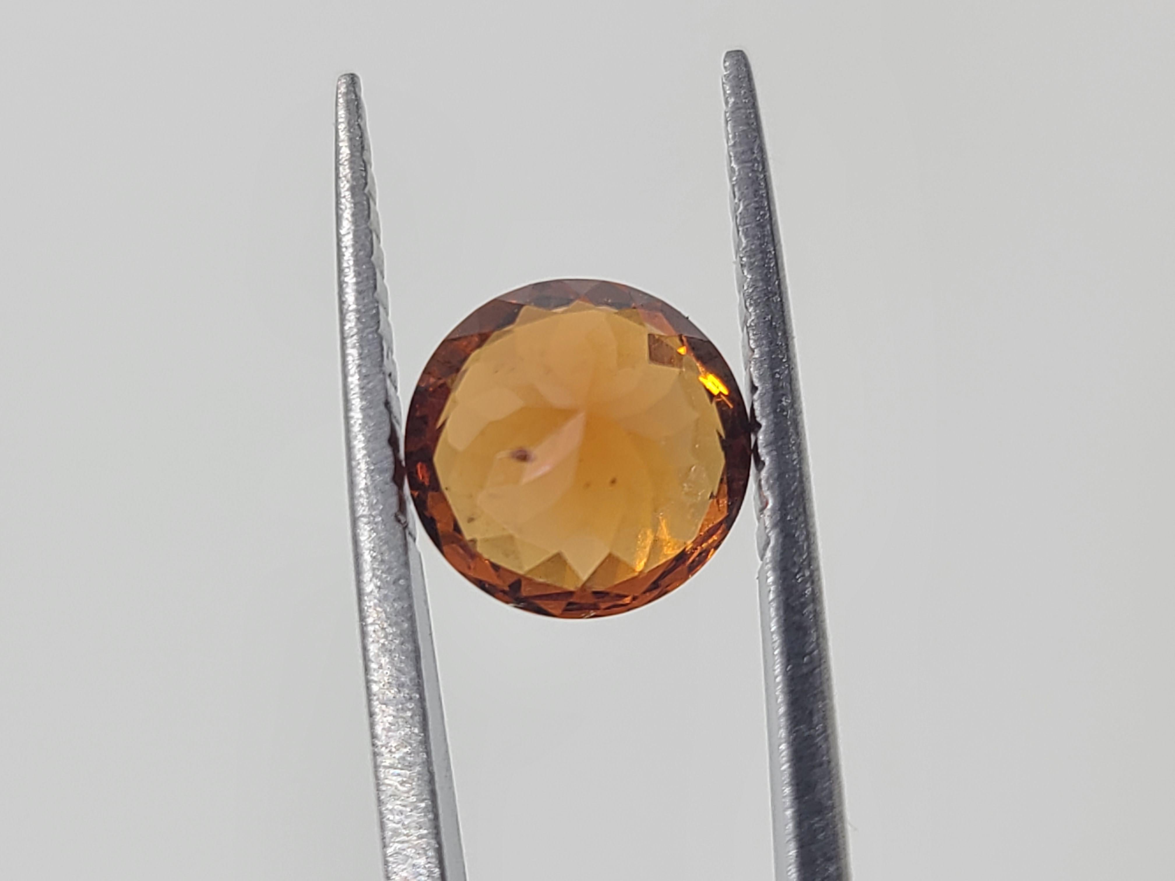 Pierre unique non sertie de 2,6 carats en grenat orange spessartine de 5 mm de taille ronde à facettes Excellent état - En vente à Endwell, NY