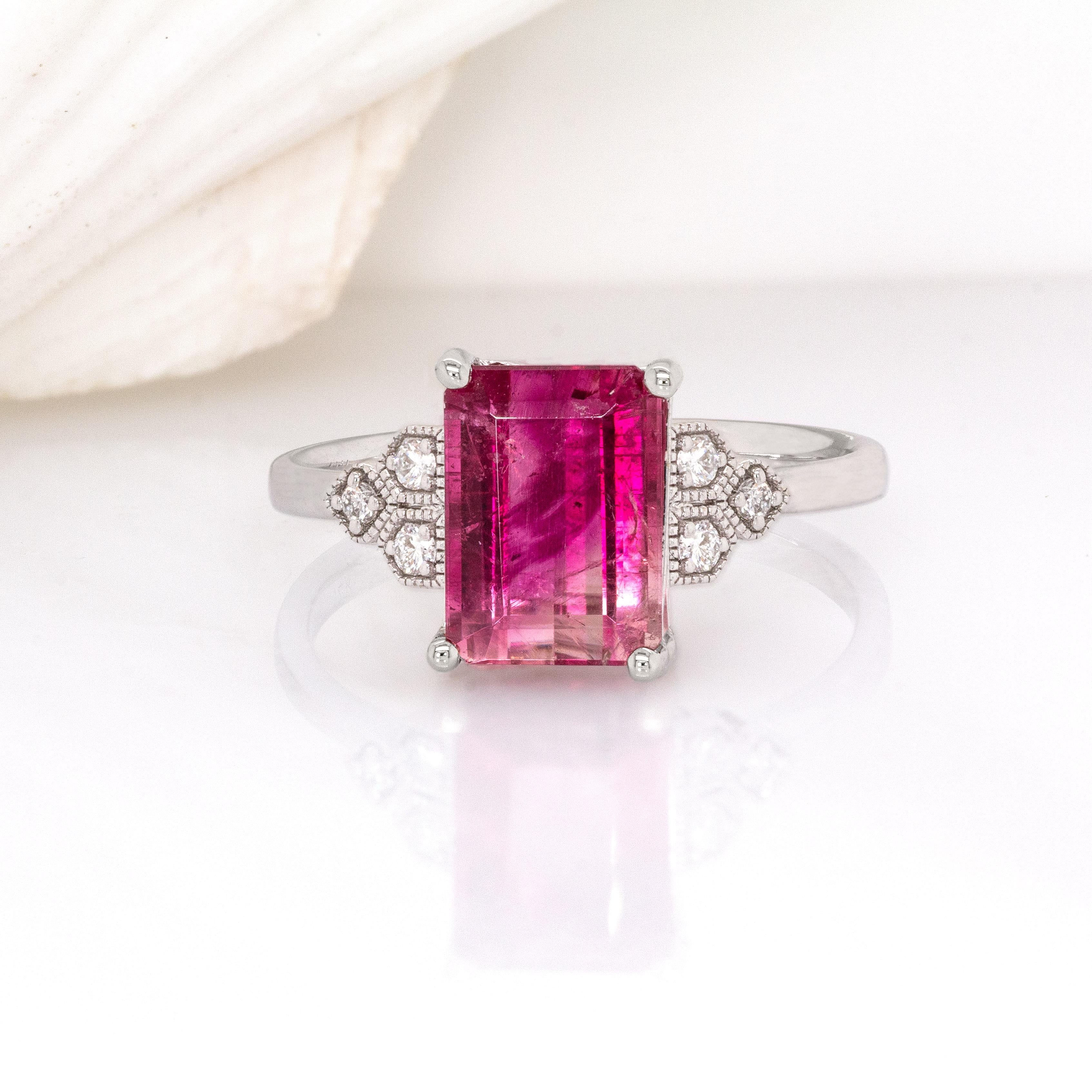 Contemporaneo 2.6cts Bi-color Tourmaline Ring with Natural Diamonds: 14k Solid Gold, 9x7mm in vendita