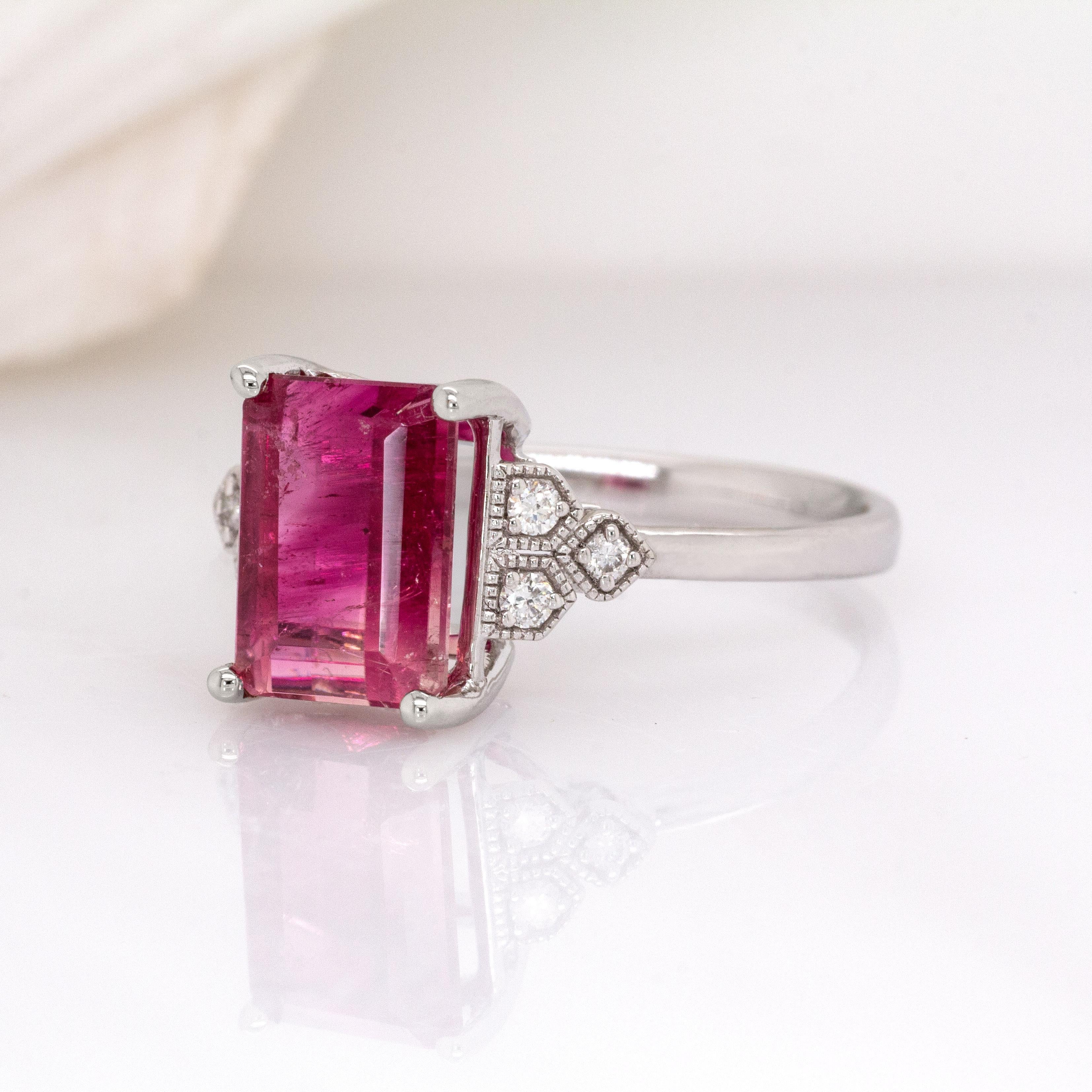 Taglio smeraldo 2.6cts Bi-color Tourmaline Ring with Natural Diamonds: 14k Solid Gold, 9x7mm in vendita