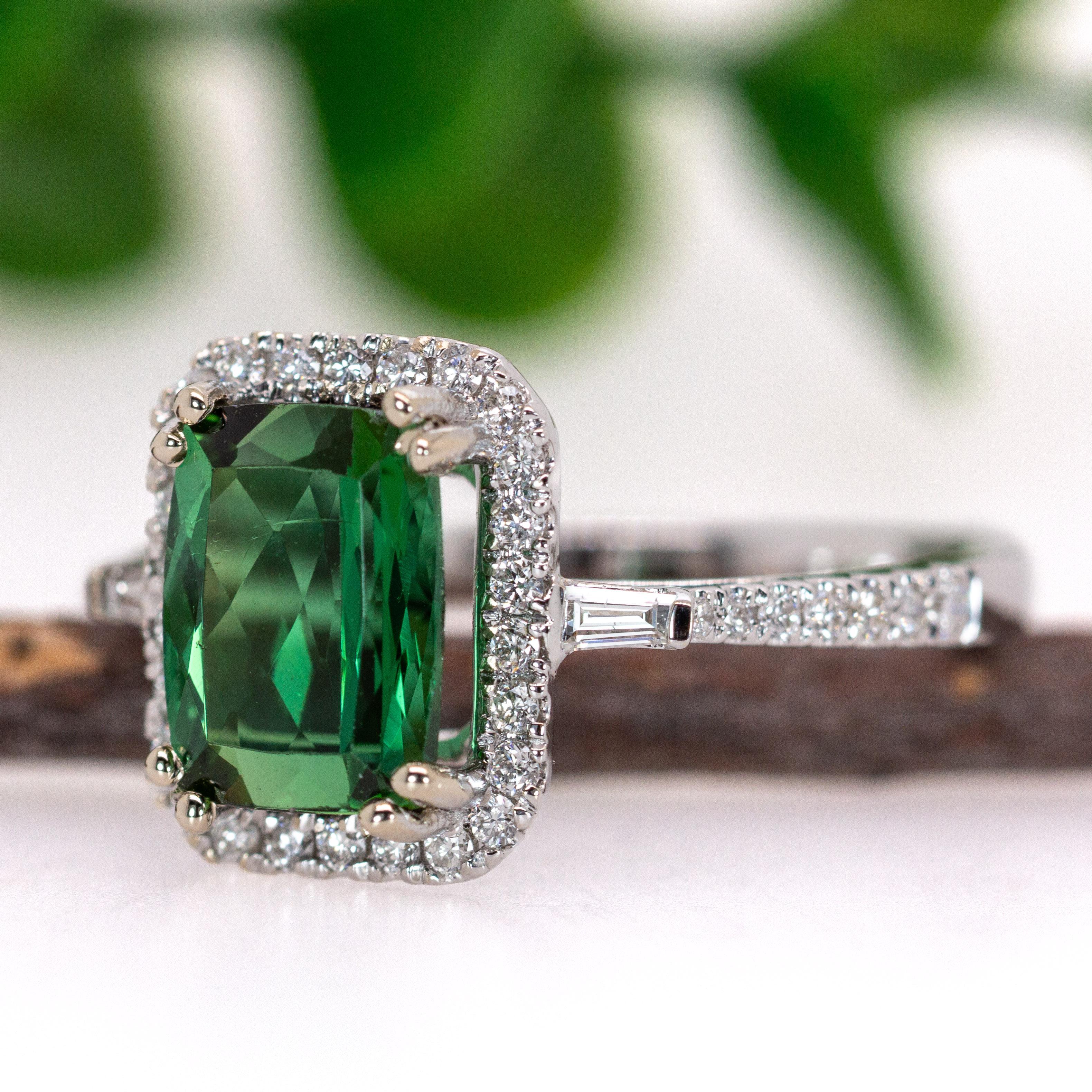 Art déco Bague tourmaline indicolite 2,6 carats avec diamants naturels en or massif 14 carats CU 9x7 mm en vente