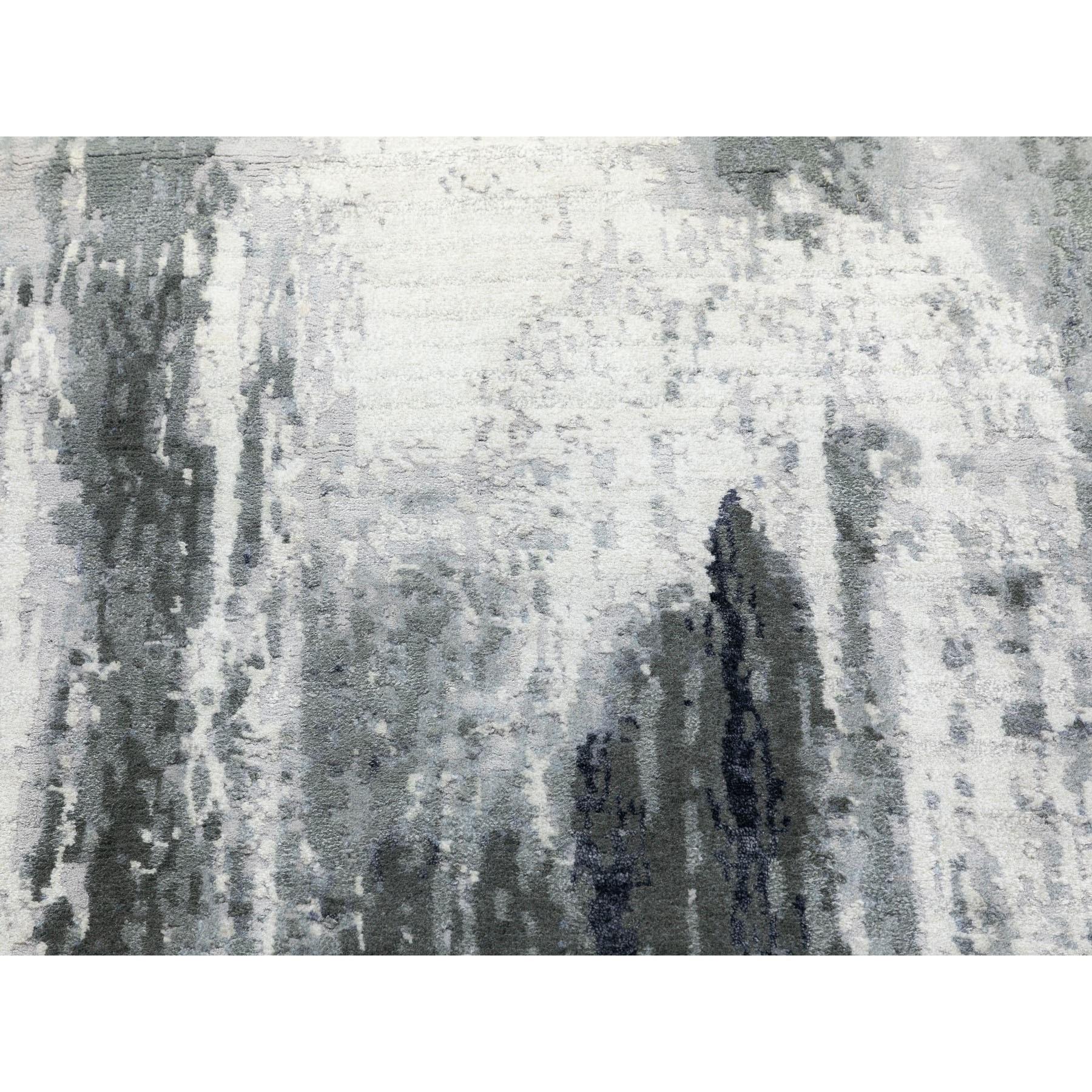 Hand-Knotted 2'6