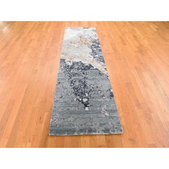 2'6"x10' Gray Dense Weave Abstract Design Wool and Silk Hand Knotted Runner Rug
