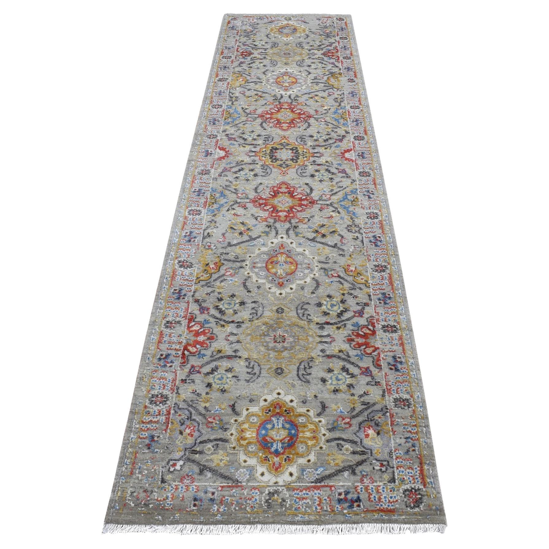 2
6 "x10
 Gris THE SUNSET ROSETTES Tapis de course en soie pure et laine nouée à la main