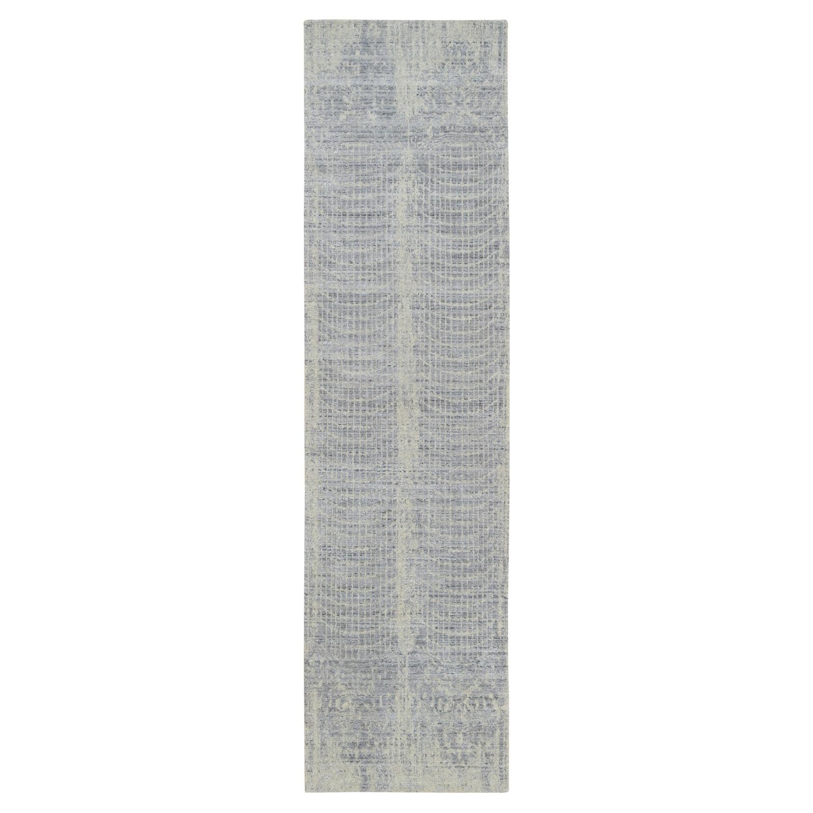 2'6 "x10' Grauer handgewebter Läufer aus Wolle und Seide auf Pflanzenbasis im Angebot