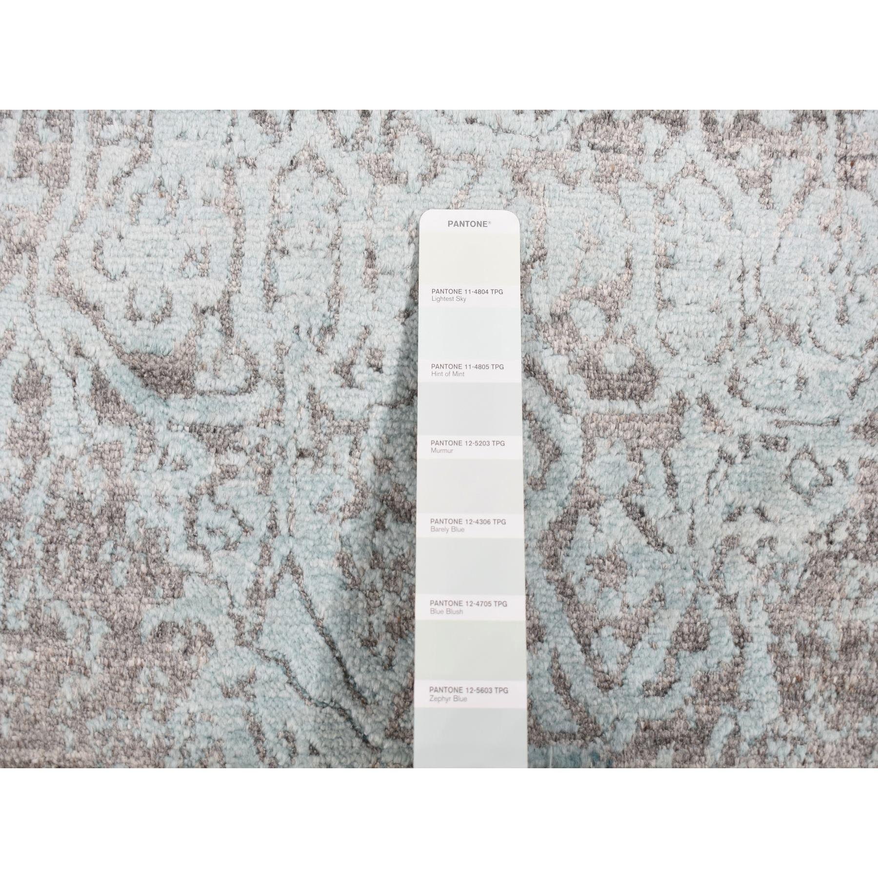 2'6''x10' Grün, Erased Persian Design, Handgeknüpft, Wolle und Seide Läufer Teppich (Mittelalterlich) im Angebot