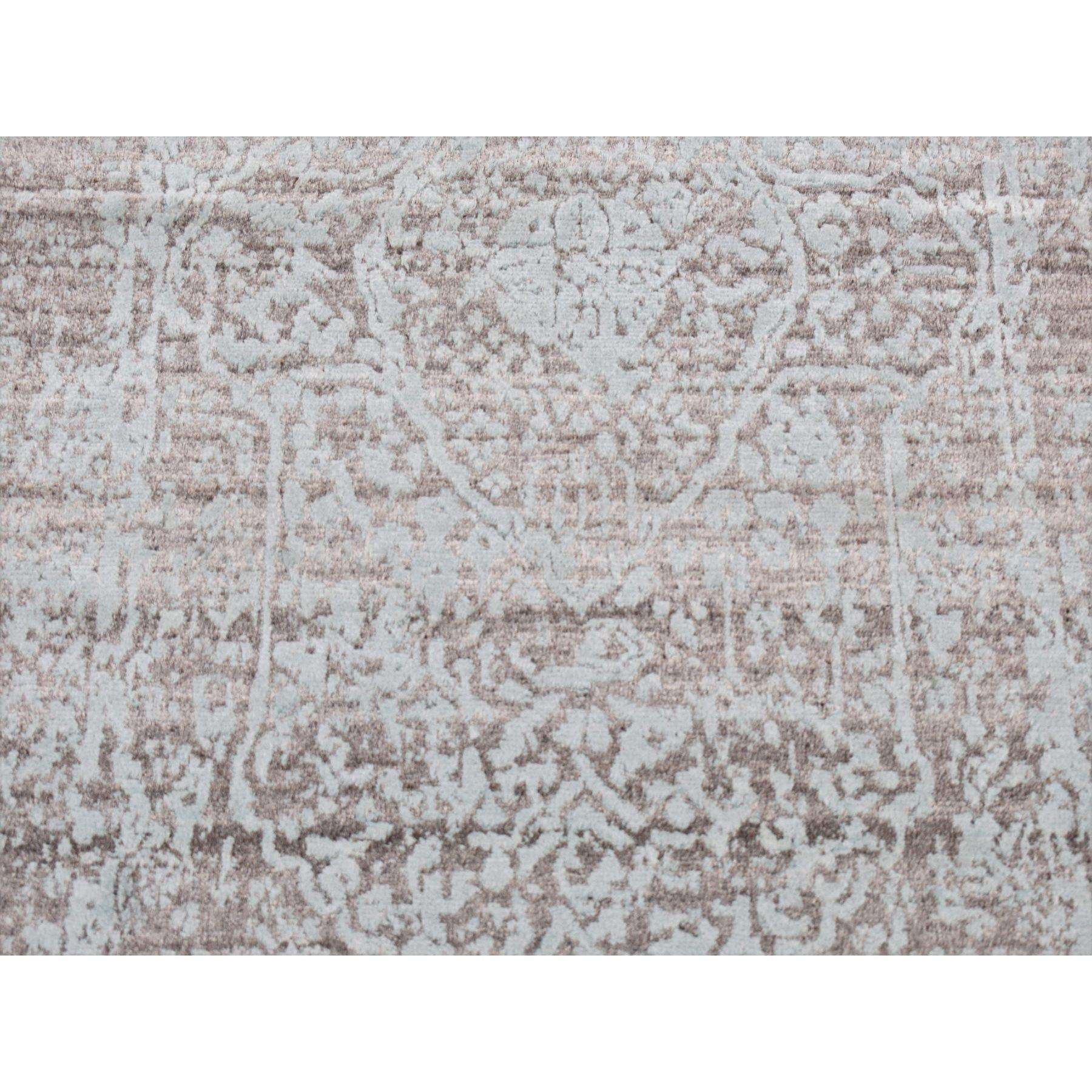 2'6''x10' Grün, Erased Persian Design, Handgeknüpft, Wolle und Seide Läufer Teppich (Indisch) im Angebot