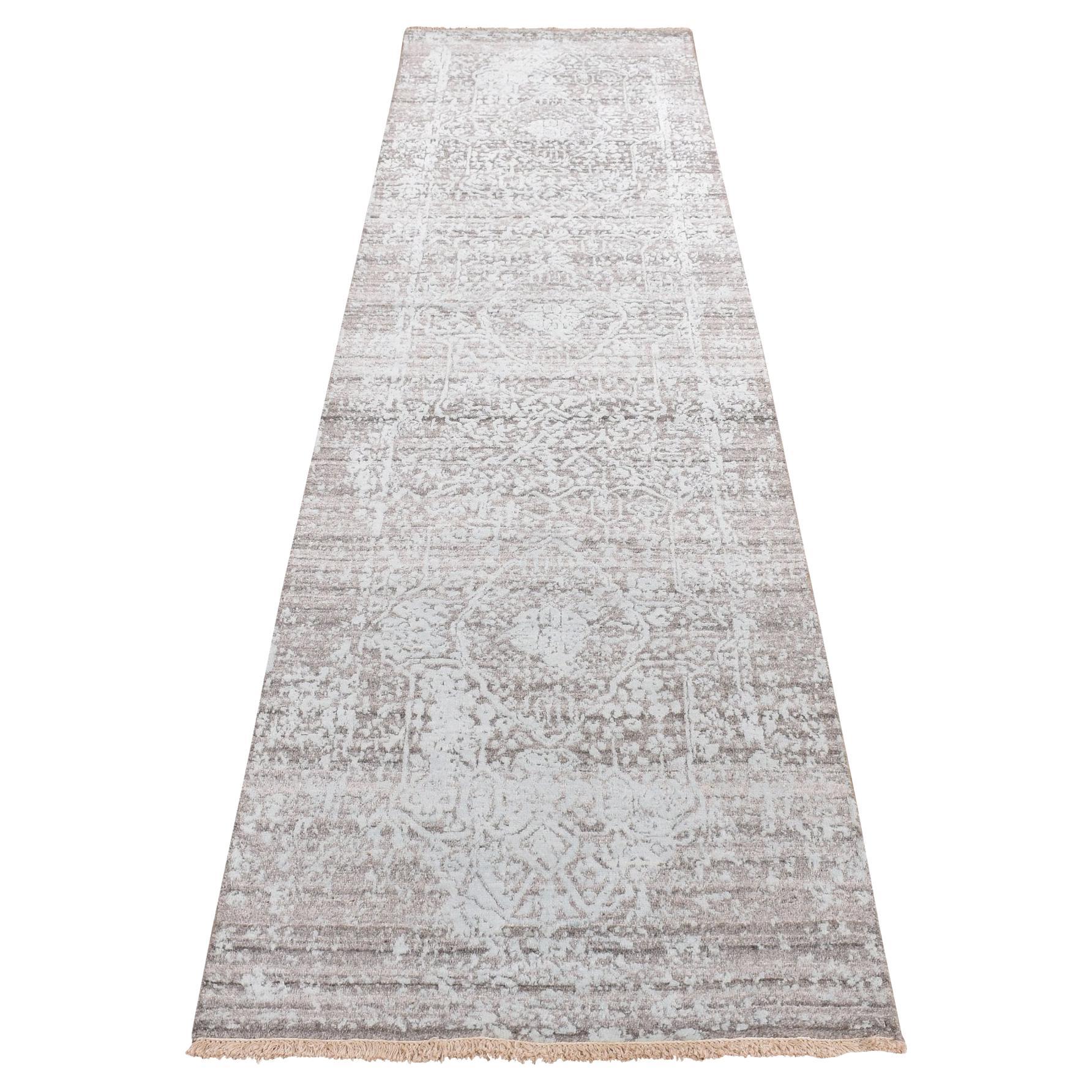 2
6
x10
Vert, Erased Persian Design, Tapis de course en laine et soie, noué à la main