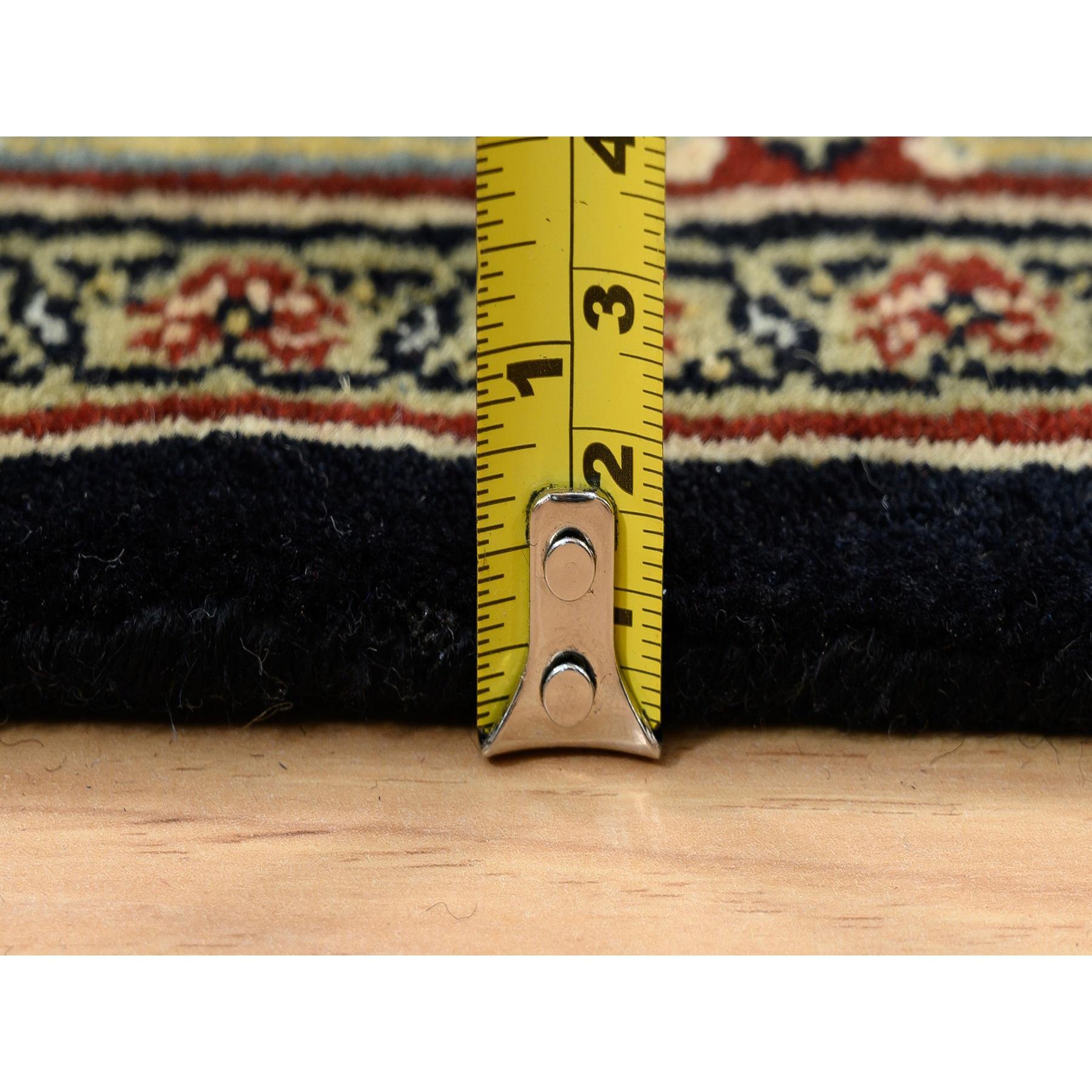 XXI secolo e contemporaneo Tappeto Runner in lana 250 KPSI annodato a mano con disegno Herati nero inchiostro 2'6 