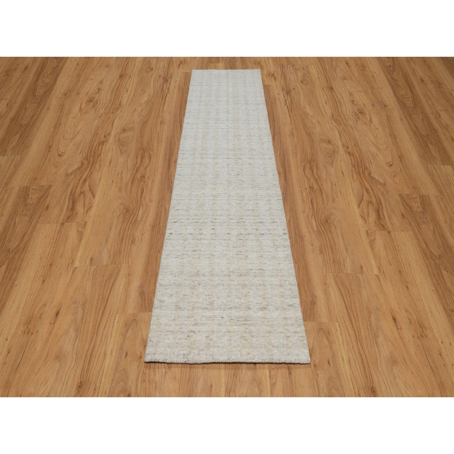 Lin blanc, effet poivre et sel avec design de rayures verticales, laine naturelle non teintée, tissé à la main, chemin de fer, tapis d'Orient
Matières premières : Laine
Latex : Pas de poils 
hauteur : 0,25 pouces
Style : Contemporain
Couleur