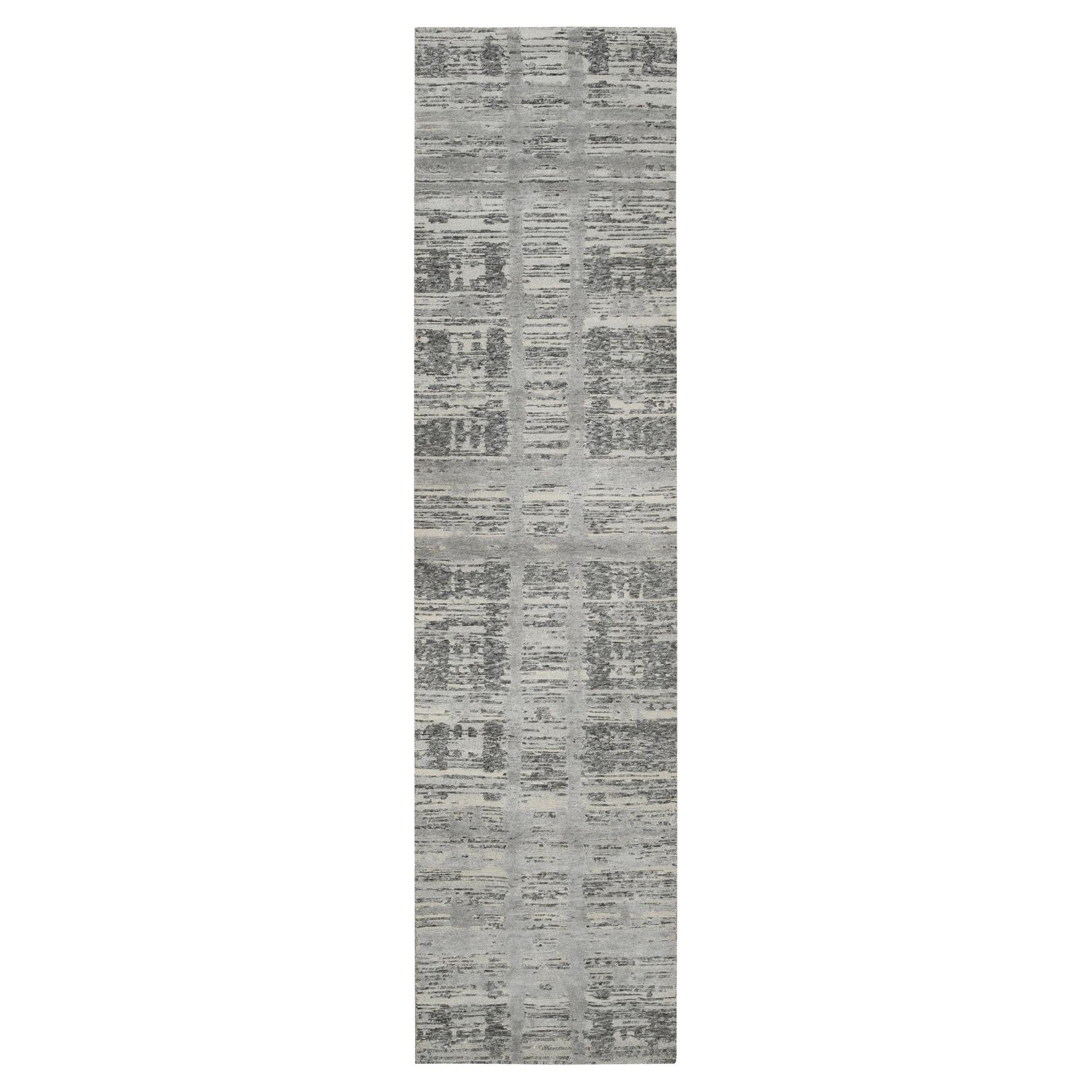 2'6 "x10' Hellgrauer handgeknüpfter, moderner, gelöschter Design-Teppich aus natürlicher Wolle