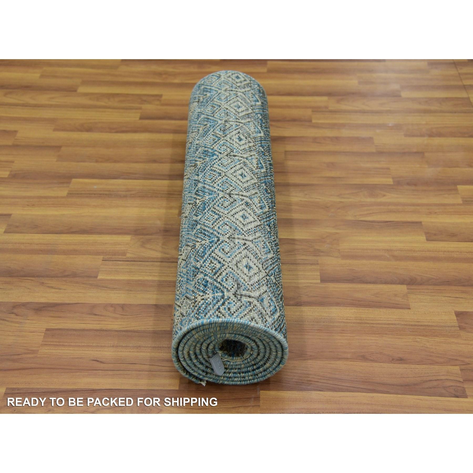 Hand-Knotted 2'6