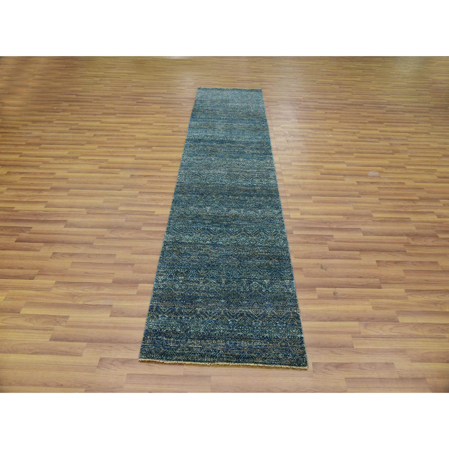 Avocado Green, Diamond Shape Repetitive Design, Kohinoor Herat, Soft To The Touch All Wool, Hand Knotted, Runner Oriental Rug
Matières premières : Laine
Latex : Pas de poils 
hauteur : 0,25 pouces
Style : Transitionnel
Couleur primaire :