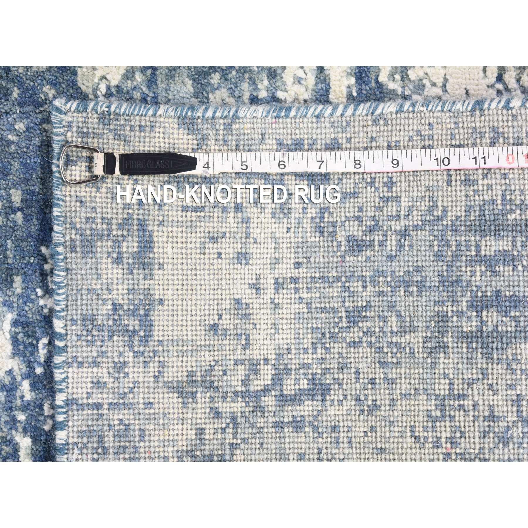Tappeto Runner in lana e vera seta annodato a mano con design astratto blu denim in vendita 3
