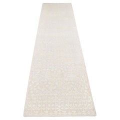 2'6"x10'1" White, Hand Knotted, Tone on Tone Design, Silk with Wool Runner Rug