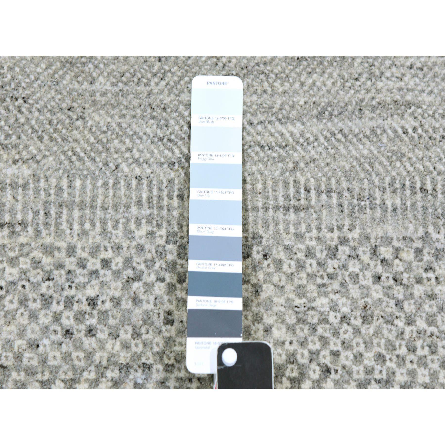 Indien Tapis de course en laine naturelle non teintée gris pastel noué à la main 2'6