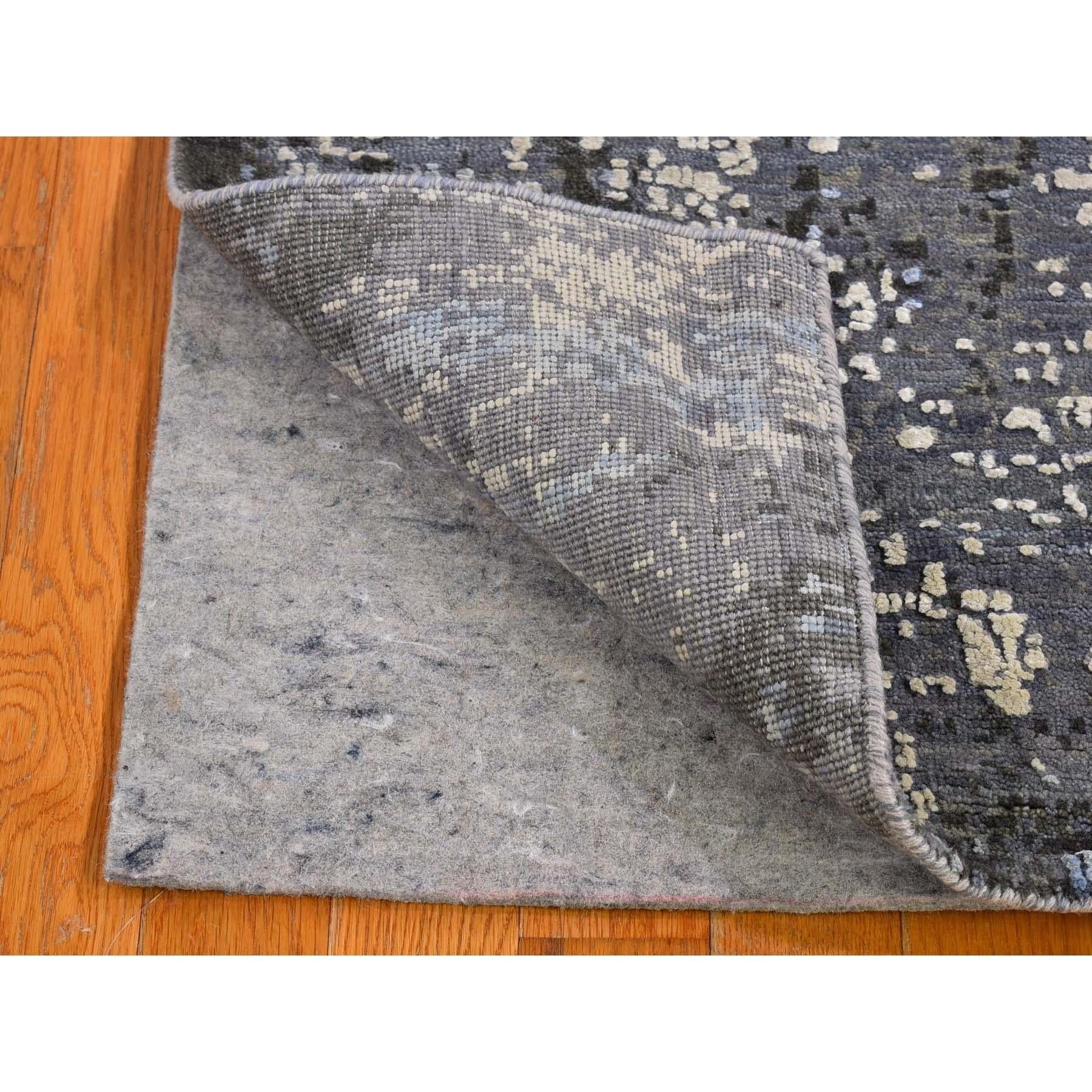 Hand-Knotted 2'6