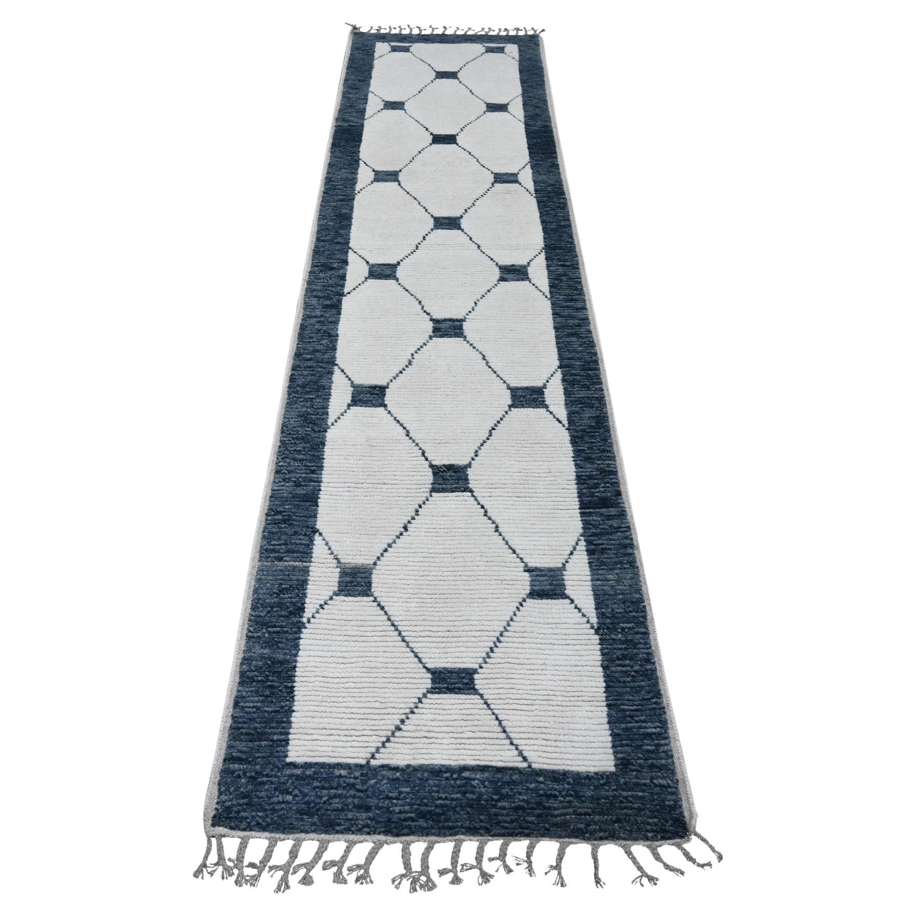 2'6 "x10'4" White Moroccan Weave Geometric Pattern Hand Knots Rugs (Tapis de course en laine nouée à la main)