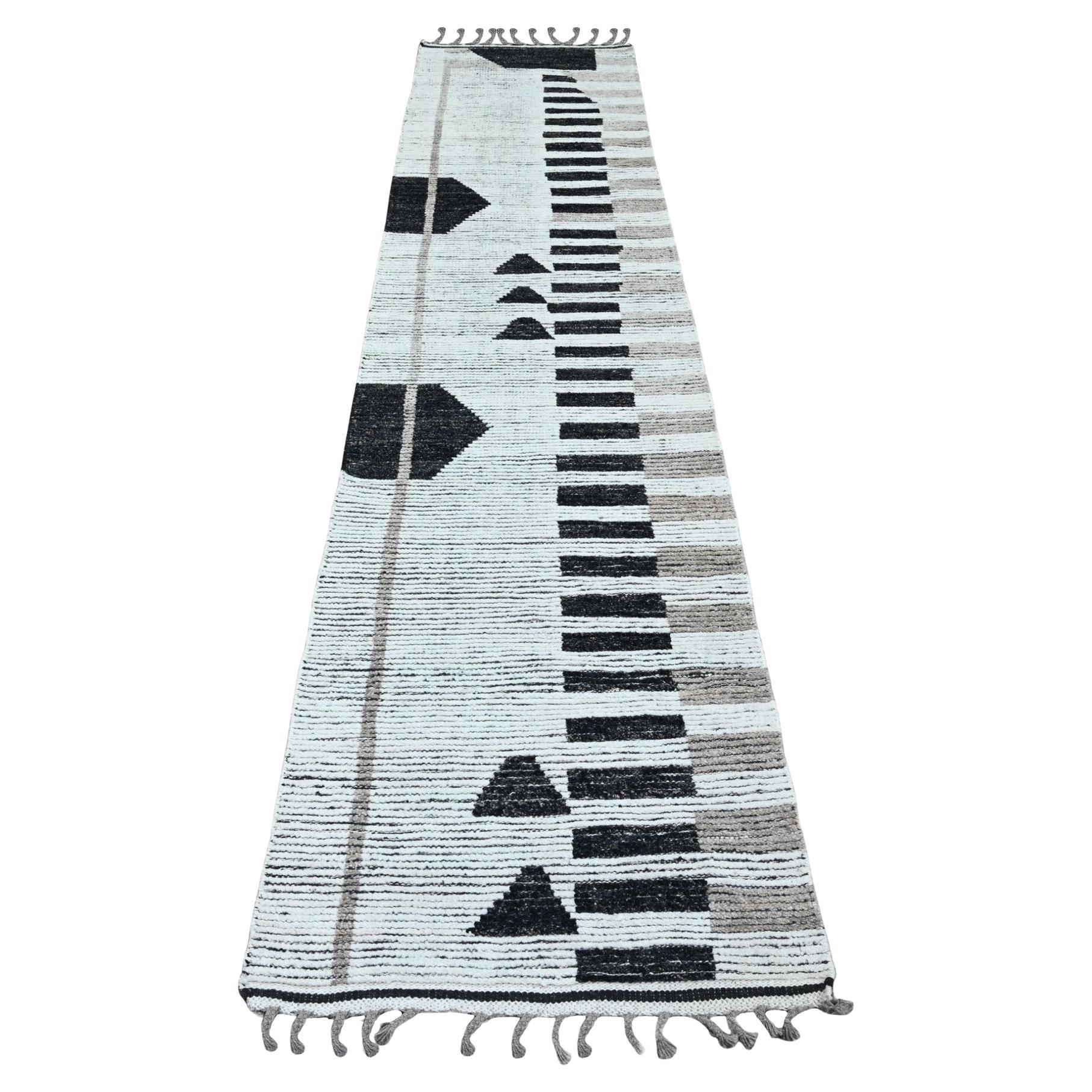 2'6"x11' White Moroccan Weave Geometric Pattern Hand Knotted Wool Runner Rug For Sale