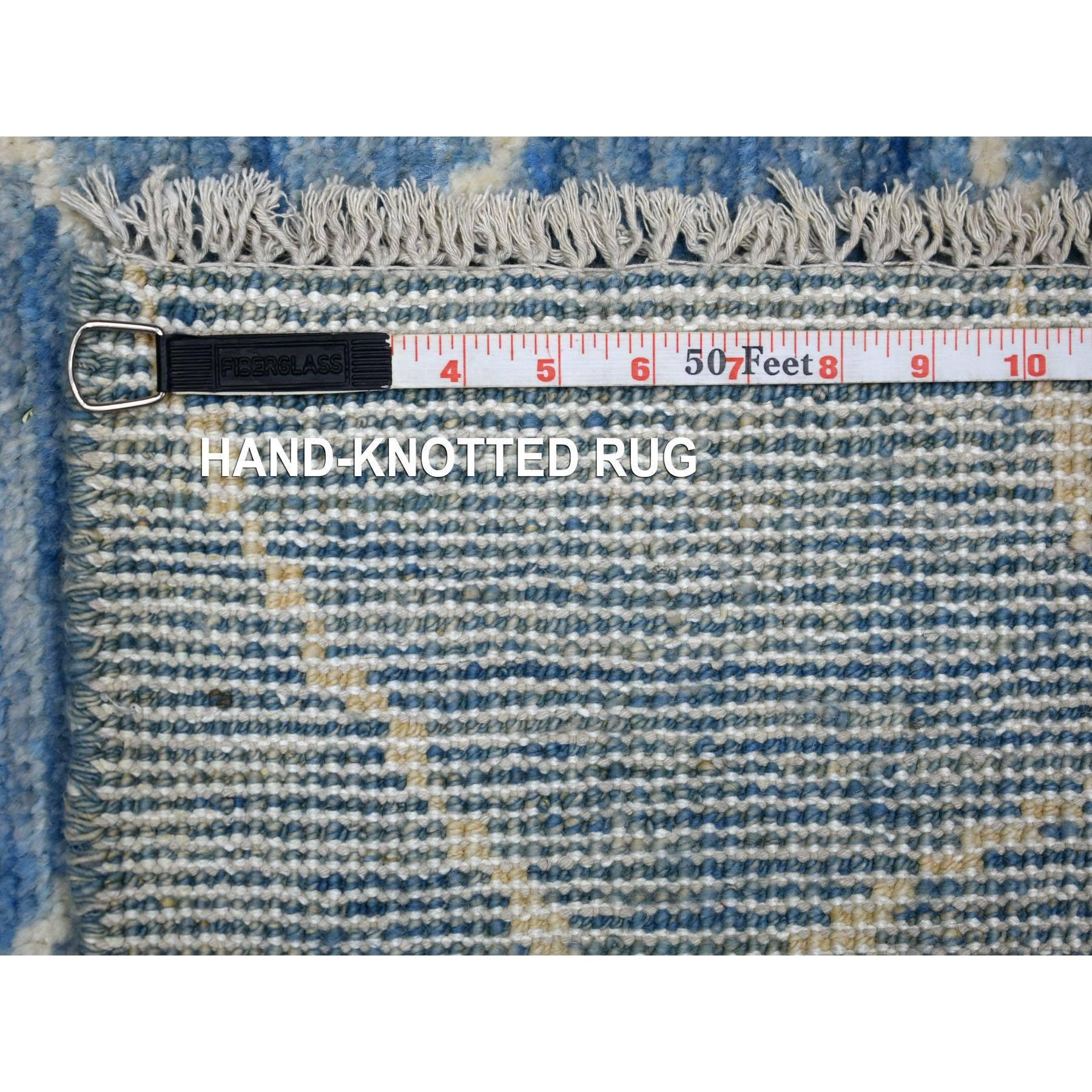 Tapis de couloir oriental en denim bleu noué à la main à motif de croix entrecroisée 2'6