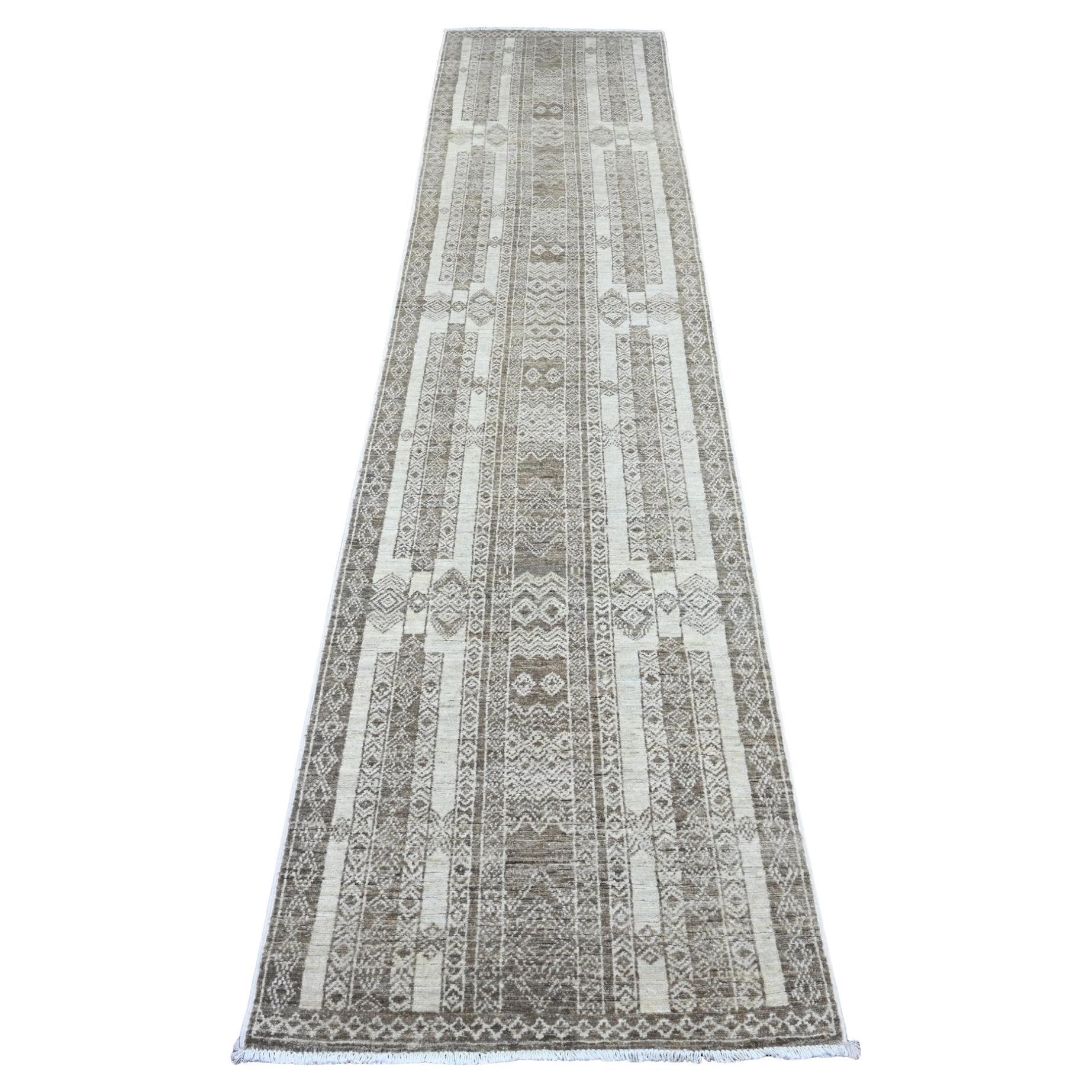 2'6 "x11'6" Brown Berber Influence Geometric Pattern Hand Knotted Wool Runner Rug
