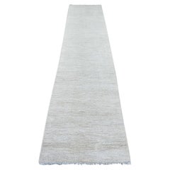 2'6 "x11'6" Elfenbeinfarbenes einfarbiges Muster, handgeknüpft aus Ghazni-Wolle, Läufer