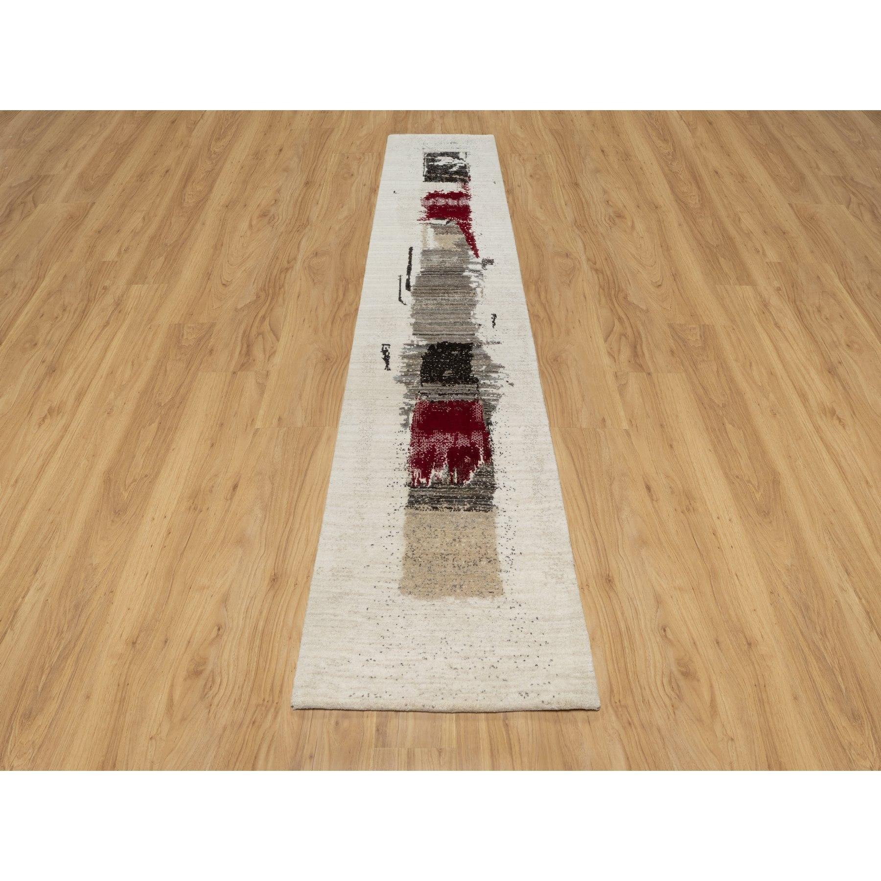 Bianco pergamena, Gabbeh di Lori Buft con Avant Garde Design, Pile morbido, spesso e soffice, pura lana, annodato a mano, Runner, Tappeto Orientale
Materiali primari: Lana
Lattice: No Pile 
altezza: 0,25 pollici
Stile: Di transizione
Colore