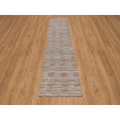 2'6" x 12' großer Läufer aus Polyester in der Farbe „Beaver Brown“ mit strukturiertem, modernem Gittermuster