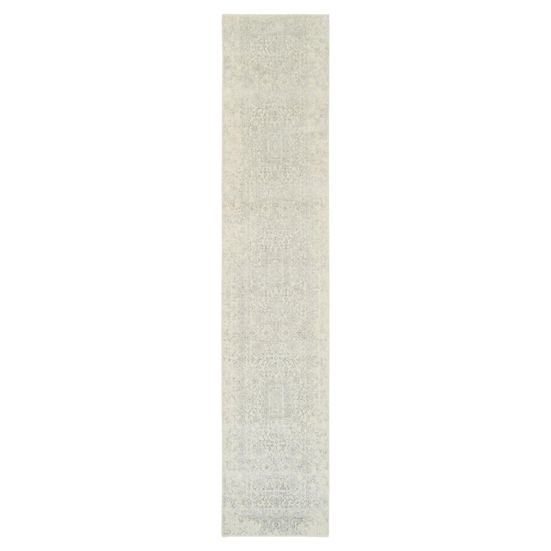 2
6 "x12
Tapis de course beige en laine et soie, tissé à la main en jacquard fin