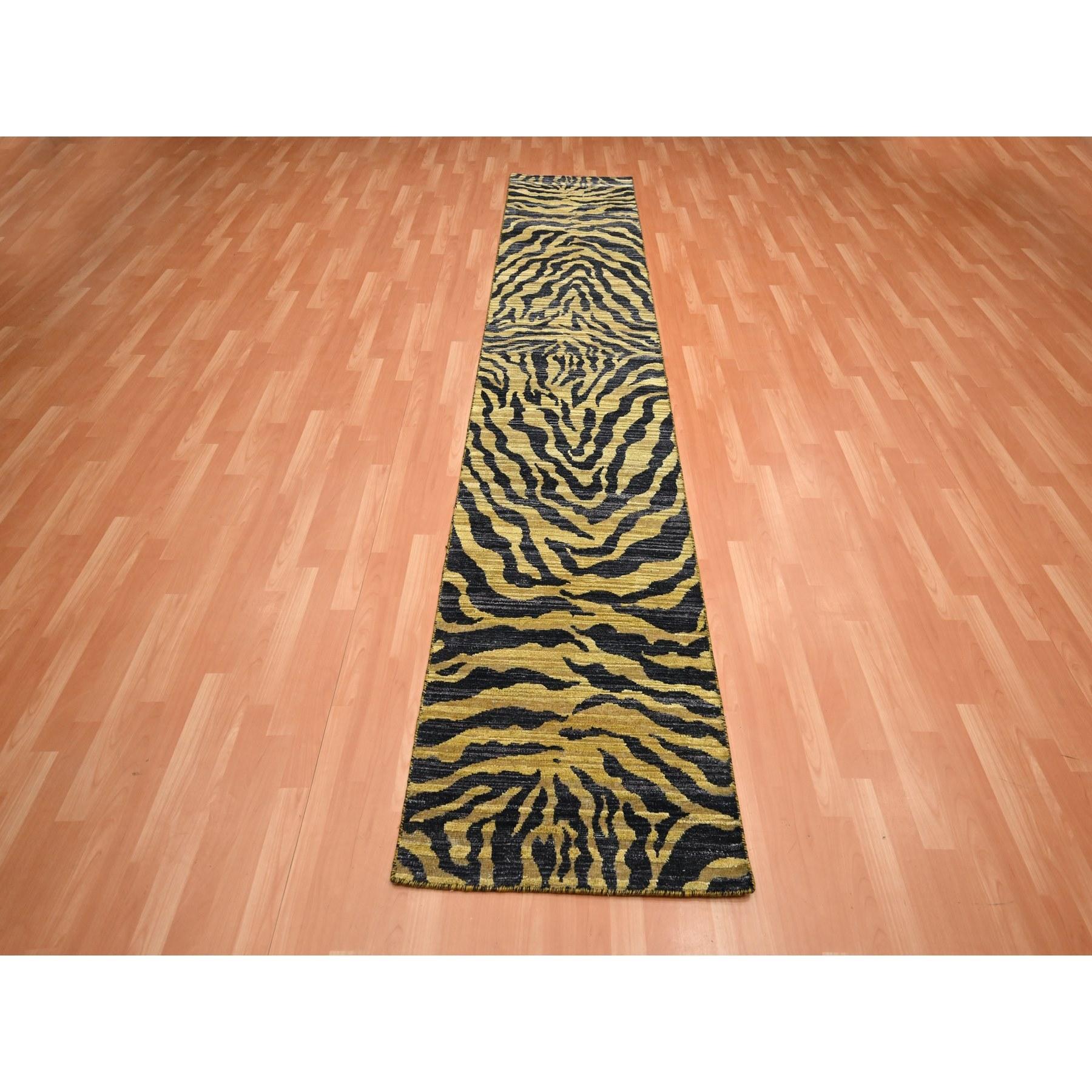 Tappeto orientale, 100% lana testurizzata, annodato a mano, nero giada con oro, disegno a pelle di tigre, runner, tappeto orientale
Materiali primari: Lana
Lattice: No Pile 
altezza: 0,25 pollici
Stile: Di transizione
Colore primario: Nero
Colori