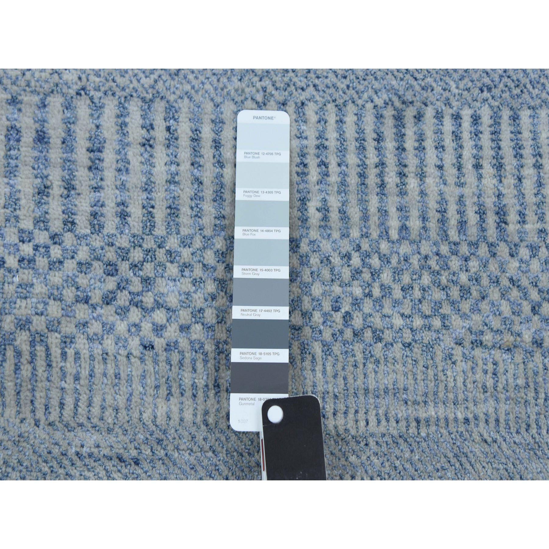 Hand-Knotted 2'6