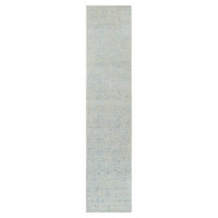 Tappeto Runner 2'6 "x12' grigio in lana e seta jacquard lavorato a mano con design Tabriz