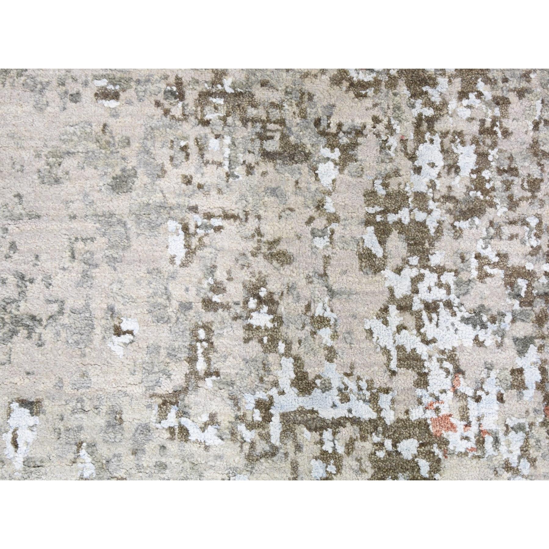 Hand-Knotted 2'6