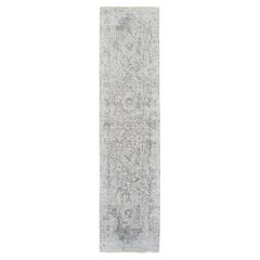 2'6"x12'1" gris, laine et soie, noué à la main, motif persan brisé, tapis de course
