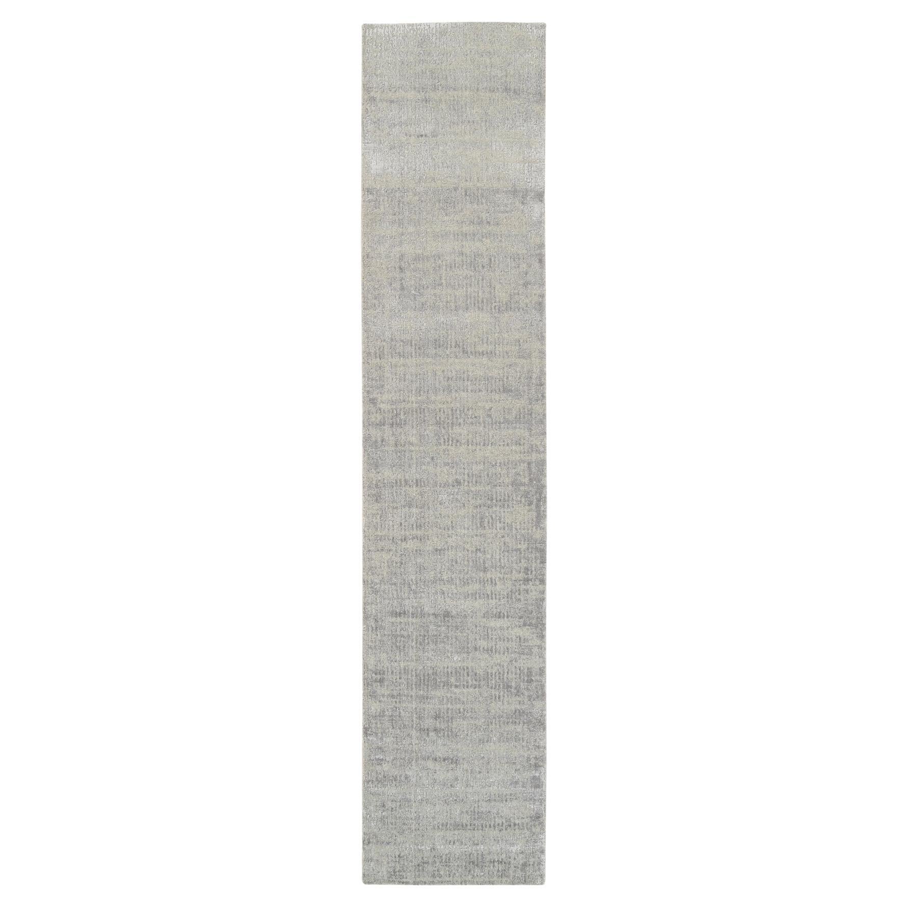 2'6"x12'1" Hand Loomed Fine Jacquard Gray Modern Wool-Silk Oriental Runner Rug in vendita