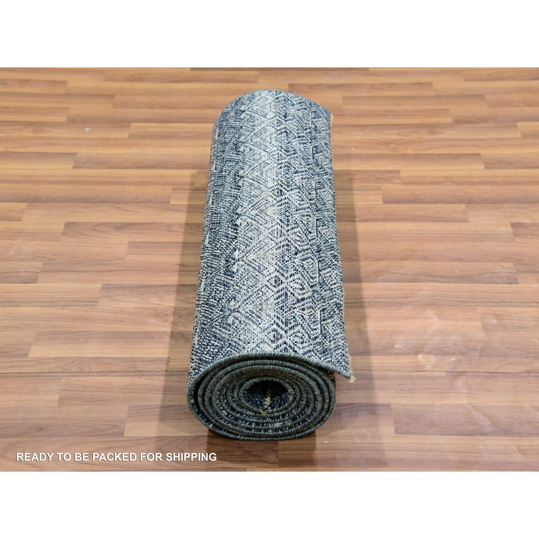 XXI secolo e contemporaneo Coventry Gray Hand Knotted Kohinoor Herrita Wool Runner Oriental Rugs 2'6 