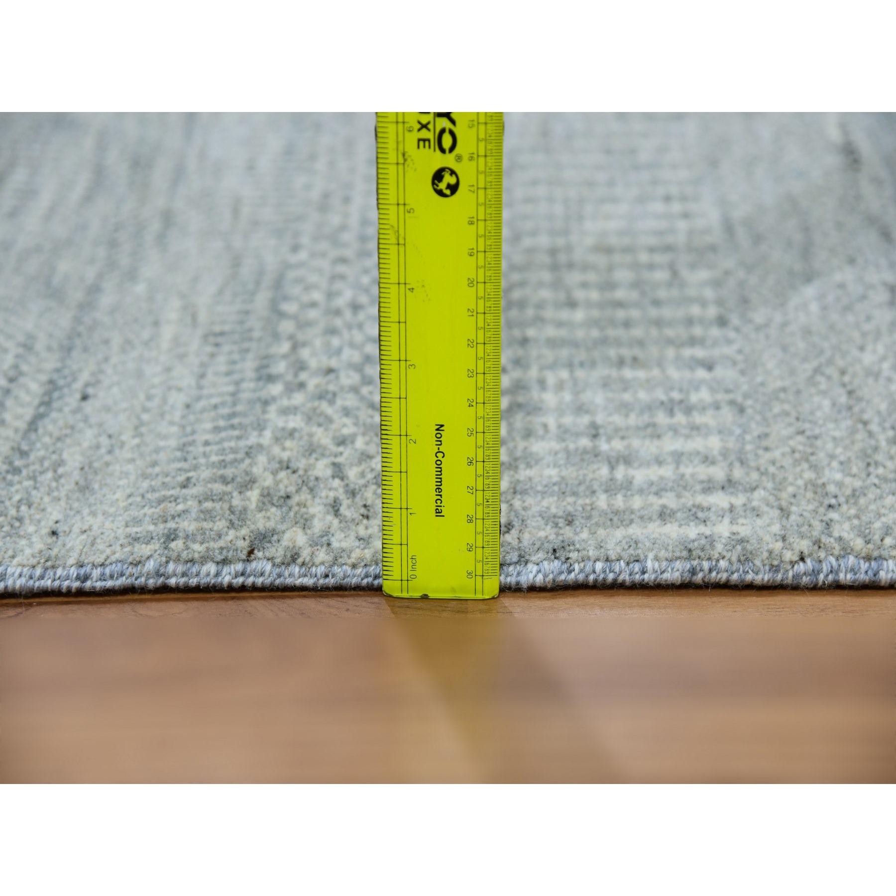 Hand-Knotted 2'6