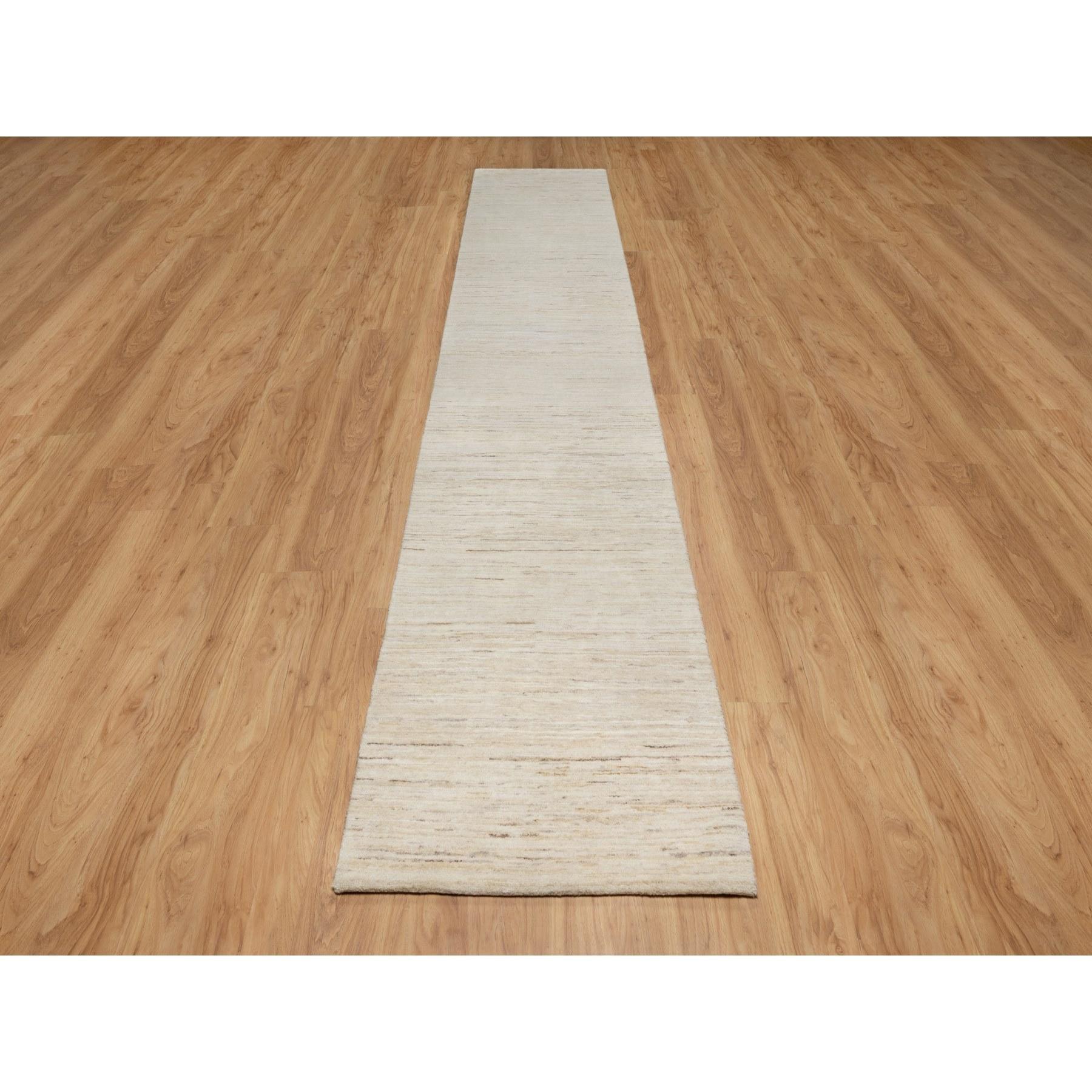 Blanco Piedra, Anudada a Mano, Lori Buft Gabbeh, Moderna, Gruesa y Afelpada, Diseño Liso, Lana Pura, Corredera, Alfombra Oriental
Materiales primarios: Lana
Látex: Sin pelo 
altura: 0,25 Pulgadas
Estilo: Transicional
Color principal: Marfil
Colores