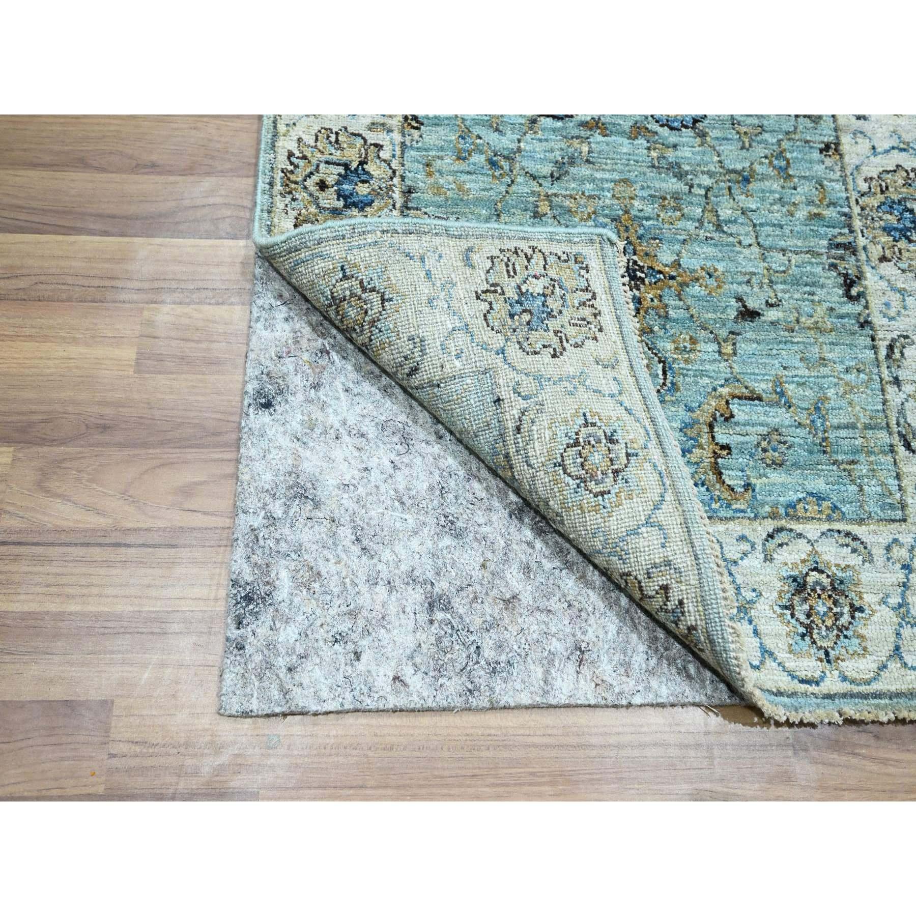 Indiano Tappeto Runner XL in lana blu cielo annodato a mano Agra Shah Abbas Vines Design in vendita