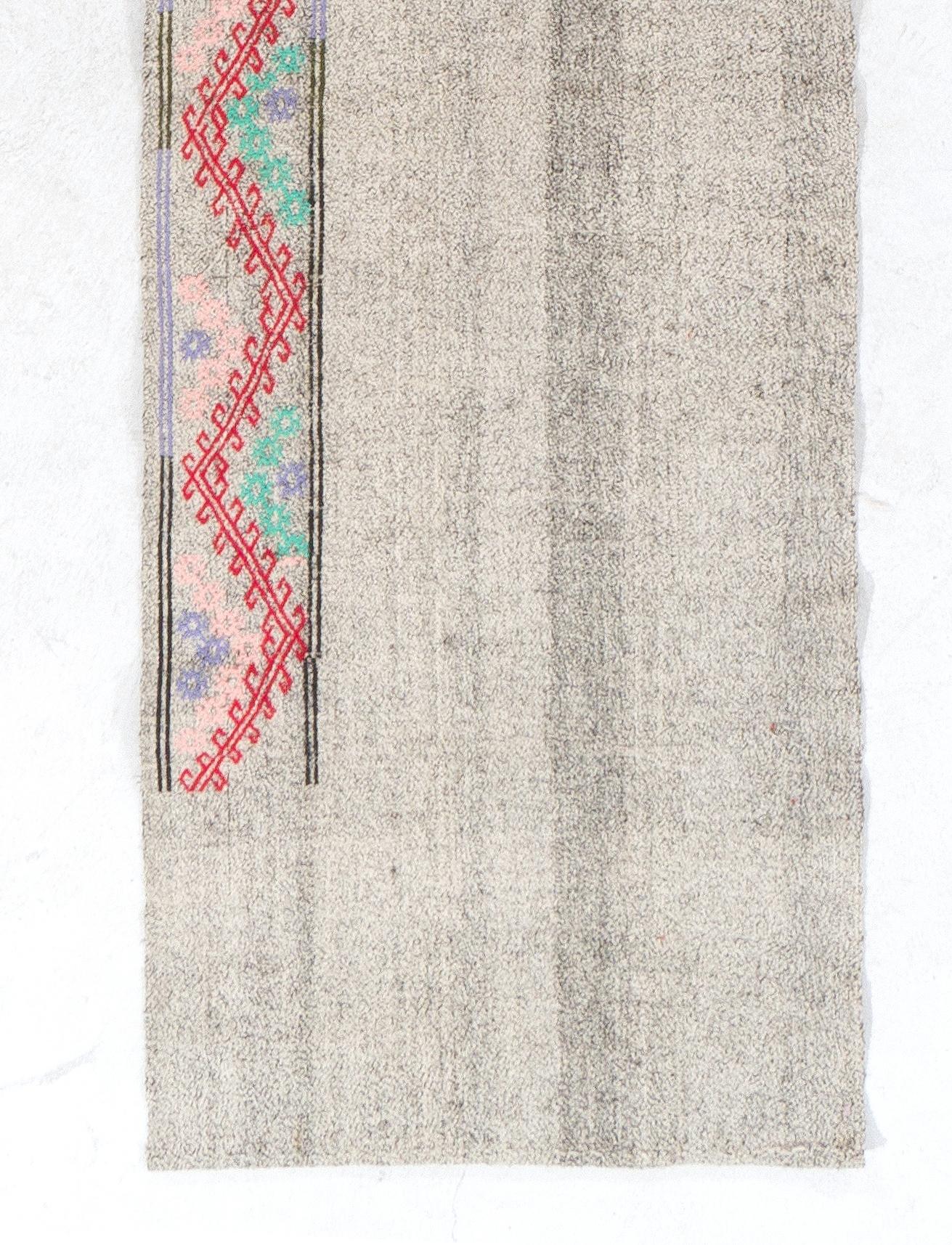 Verstellbar 2,6x17 Ft Verstellbar - Extralanger & schmaler Vintage Handgefertigter Kelim-Teppich für Läufer im Zustand „Gut“ im Angebot in Spring Valley, NY
