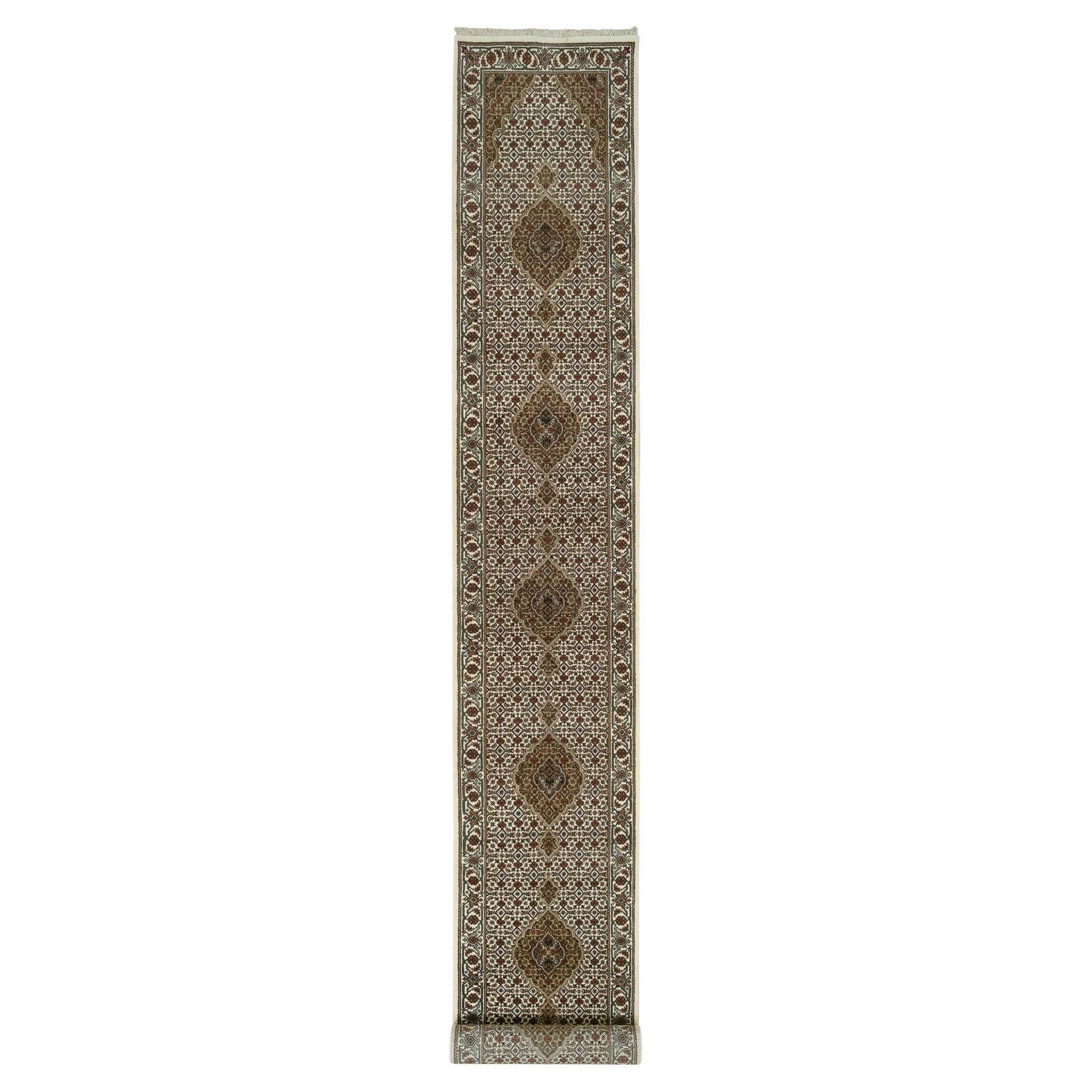 2'6"x18' Ivory Tabriz Mahi Design 175 KPSI Wool Hand Knotted XL Round Rug