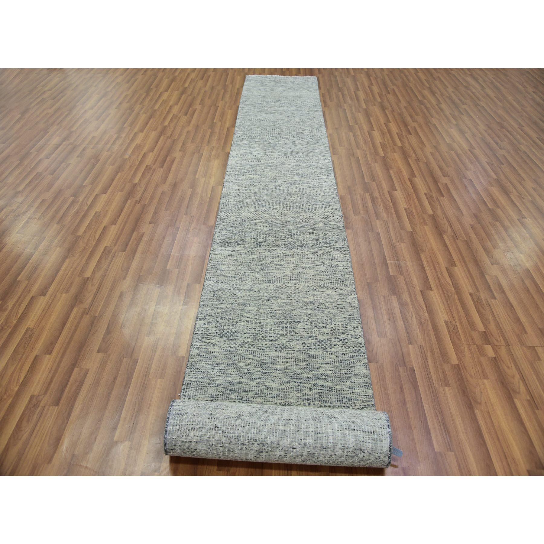 This is a truly genuine one-of-a-kind Undyed Natural Wool, Tone on Tone, Modern Grass Design, Hand Knotted, Oriental Rug. It has been Knotted for months and months in the centuries-old weaving craftsmanship techniques by artisans.
Primary materials: