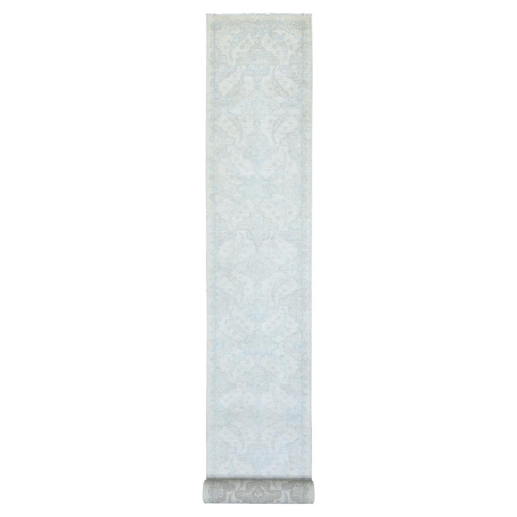 2'6"x19'4" Elfenbein, elfenbeinfarbener, weicher Wollteppich, handgeknüpft, weiß gewaschener Peshawar XL Läufer