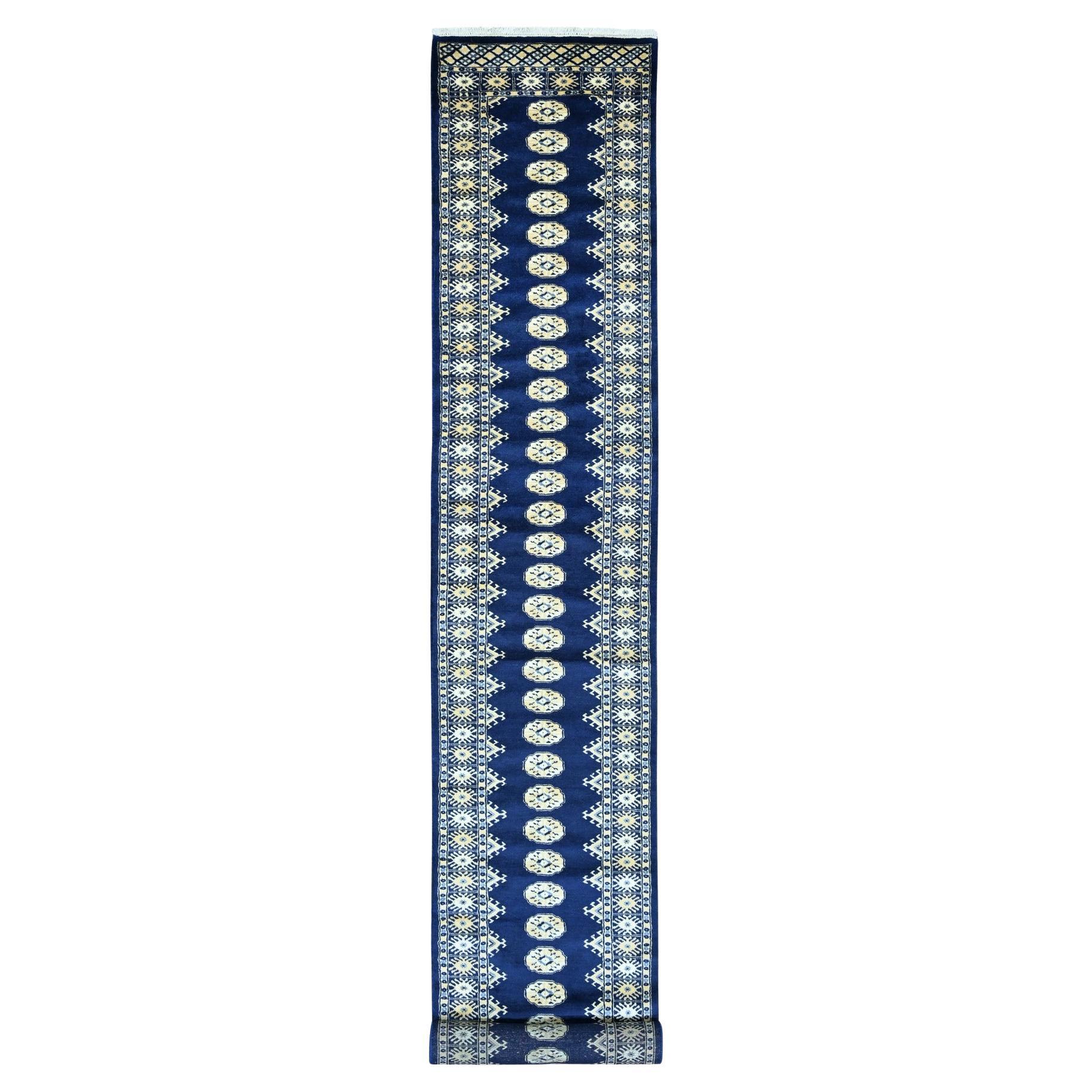 2'6 "x19'7" Yale Blau Mori Bokara Geometrisches Design Handgeknüpft Wolle Läufer Teppich im Angebot