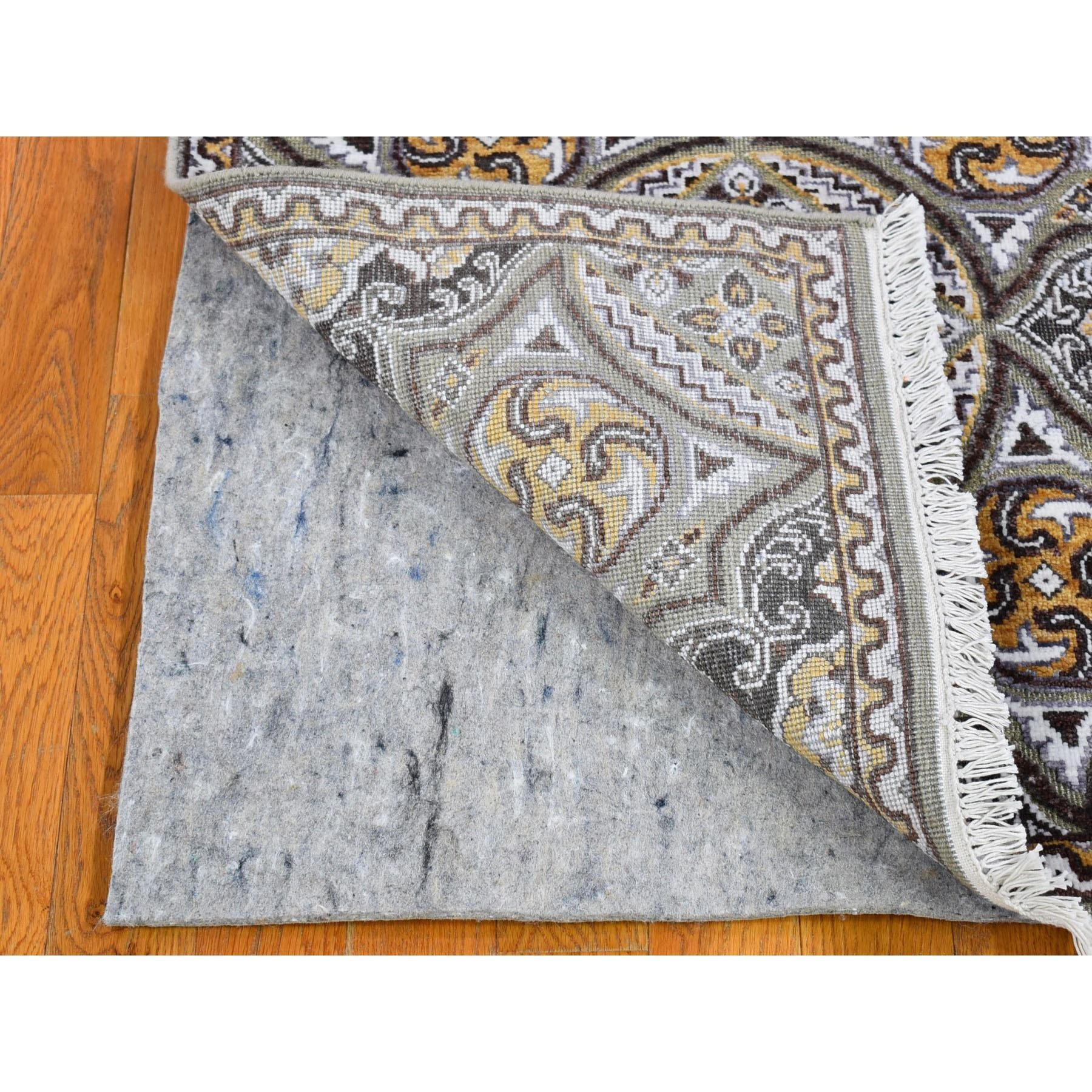 Annodato a mano Tappeto Runner XL in lana e seta marrone e grigio di ispirazione Mughal 2'6 