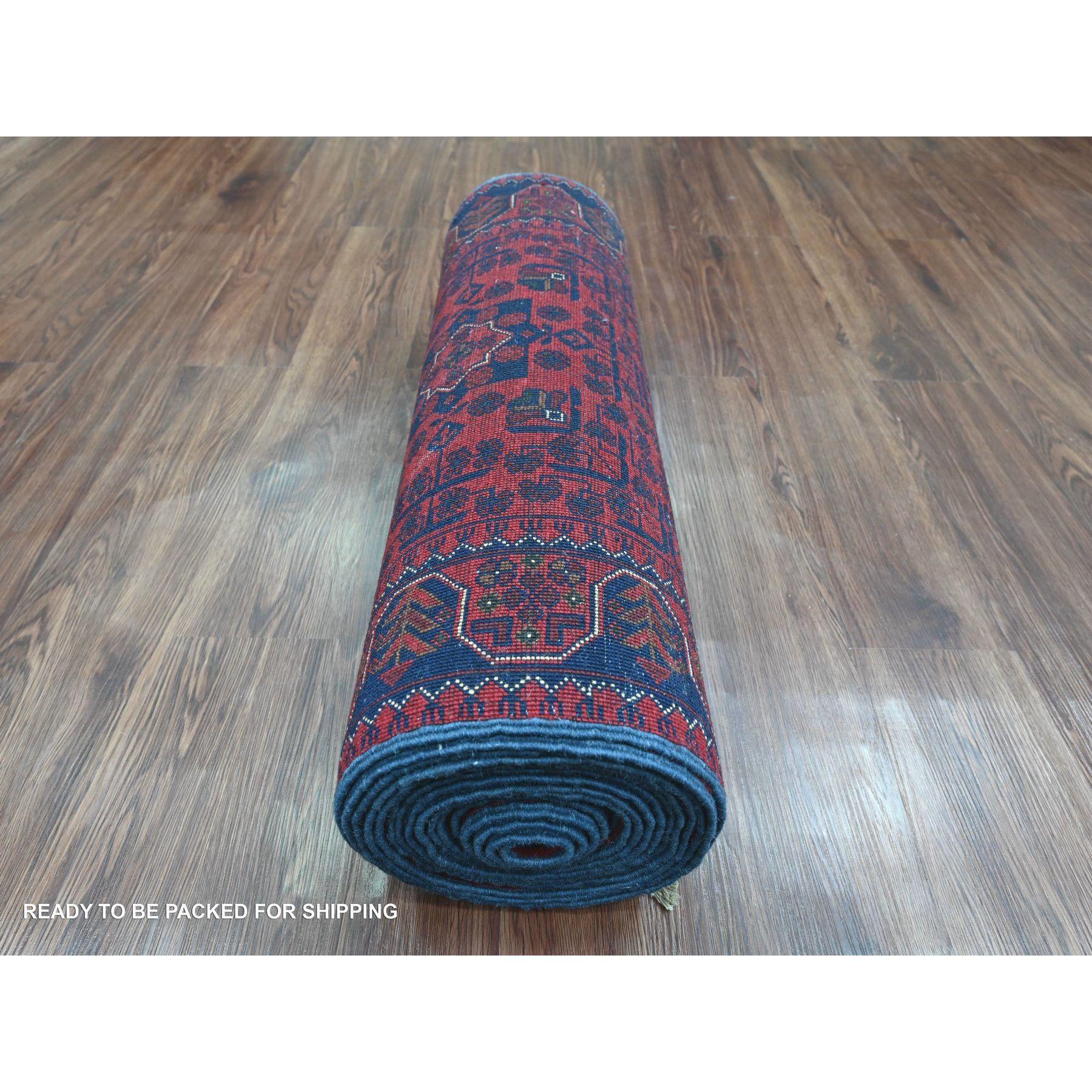 Hand-Knotted 2'6