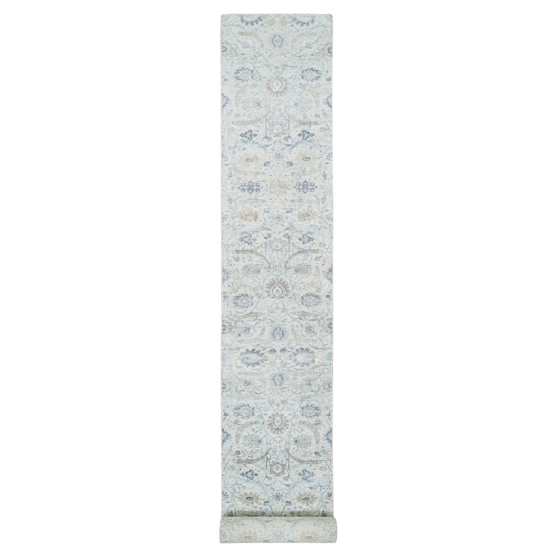 Tappeto Runner XL avorio in seta e lana annodato a mano con motivo a foglie di falce in vendita