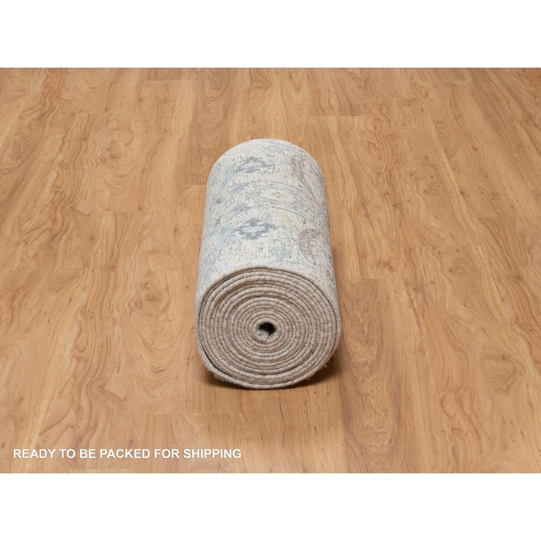 Tappeto Runner bianco con design a foglie di falce in seta e lana testurizzata annodata a mano 2'6 