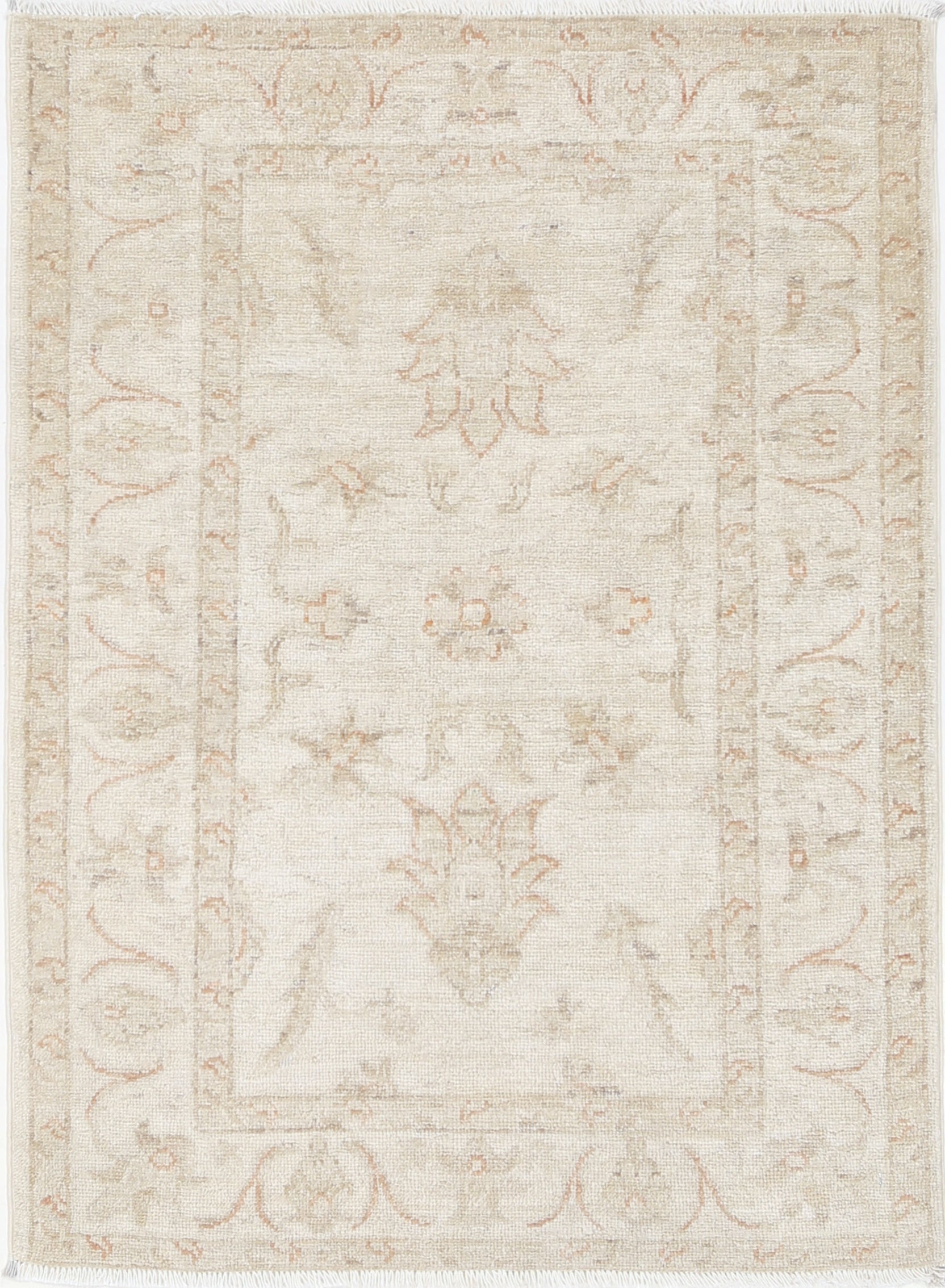 2.6x3.6 ft Handmade Oushak Rug. Beige Accent Rug with Floral Design. 100% Wool For Sale